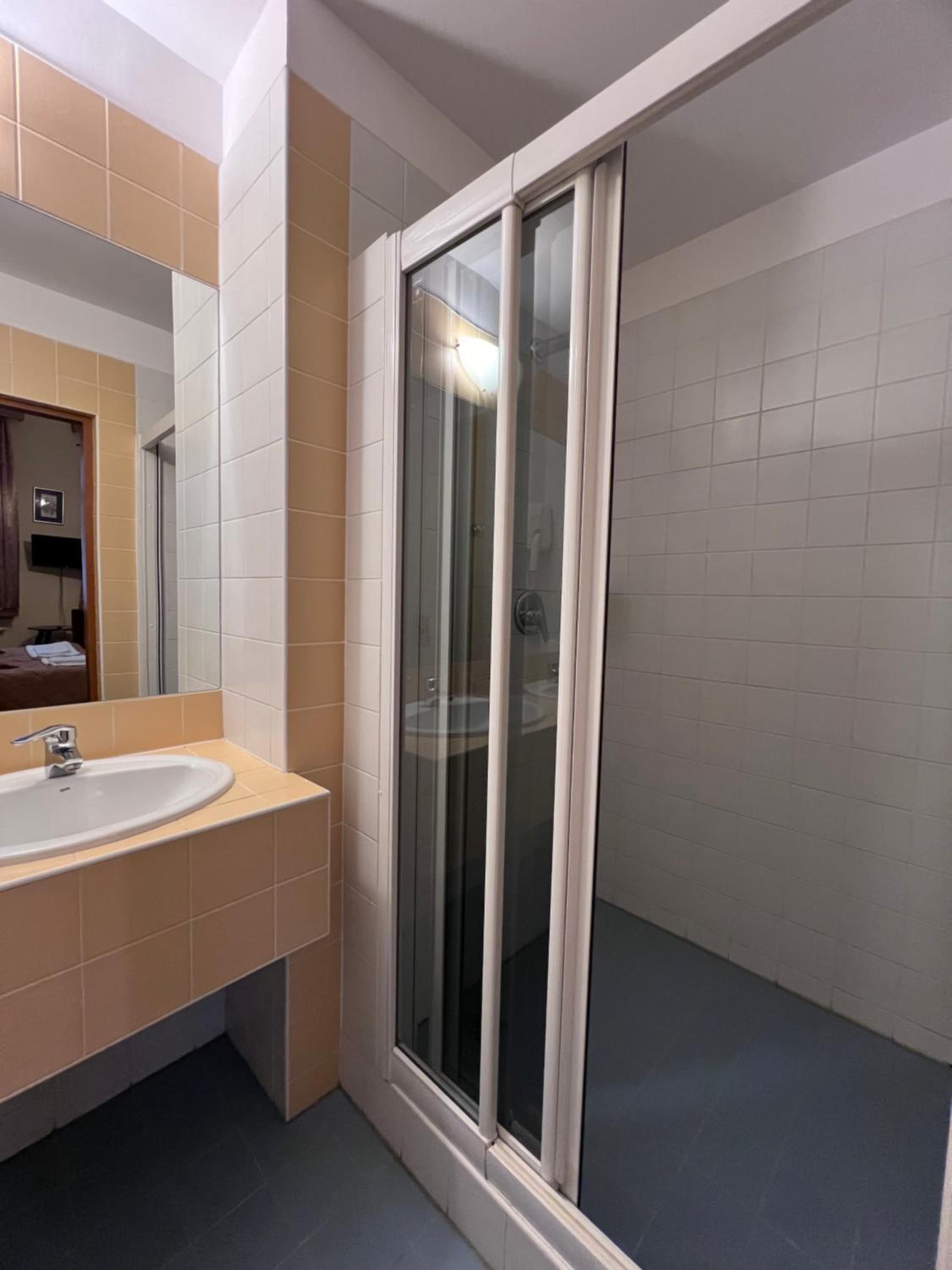 Double or Twin Room - Photo 2