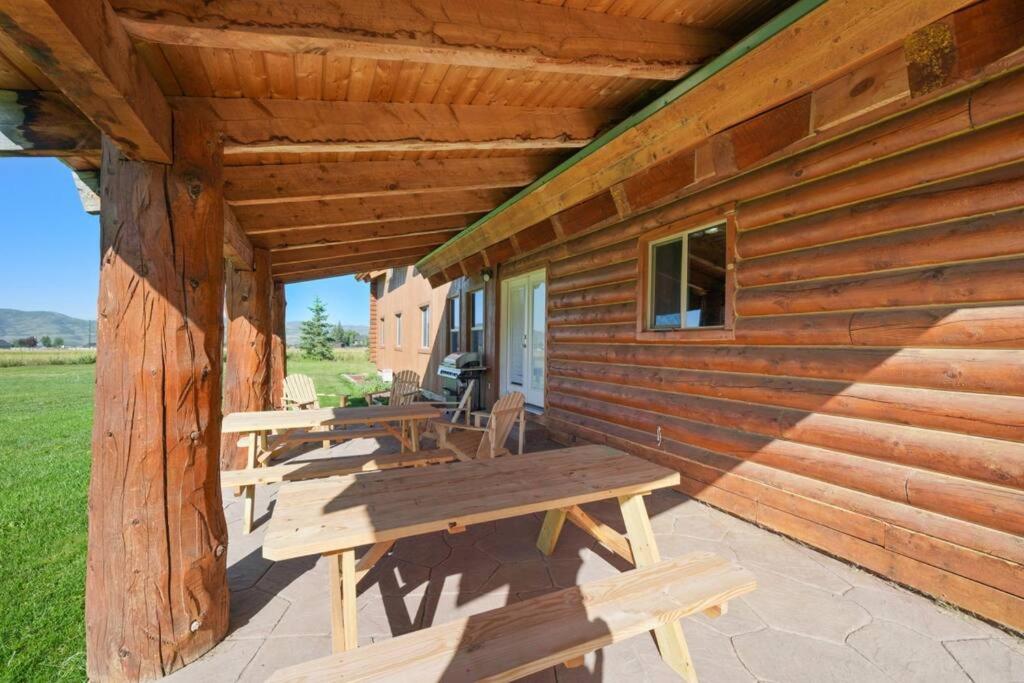 Six-Bedroom House photo 2