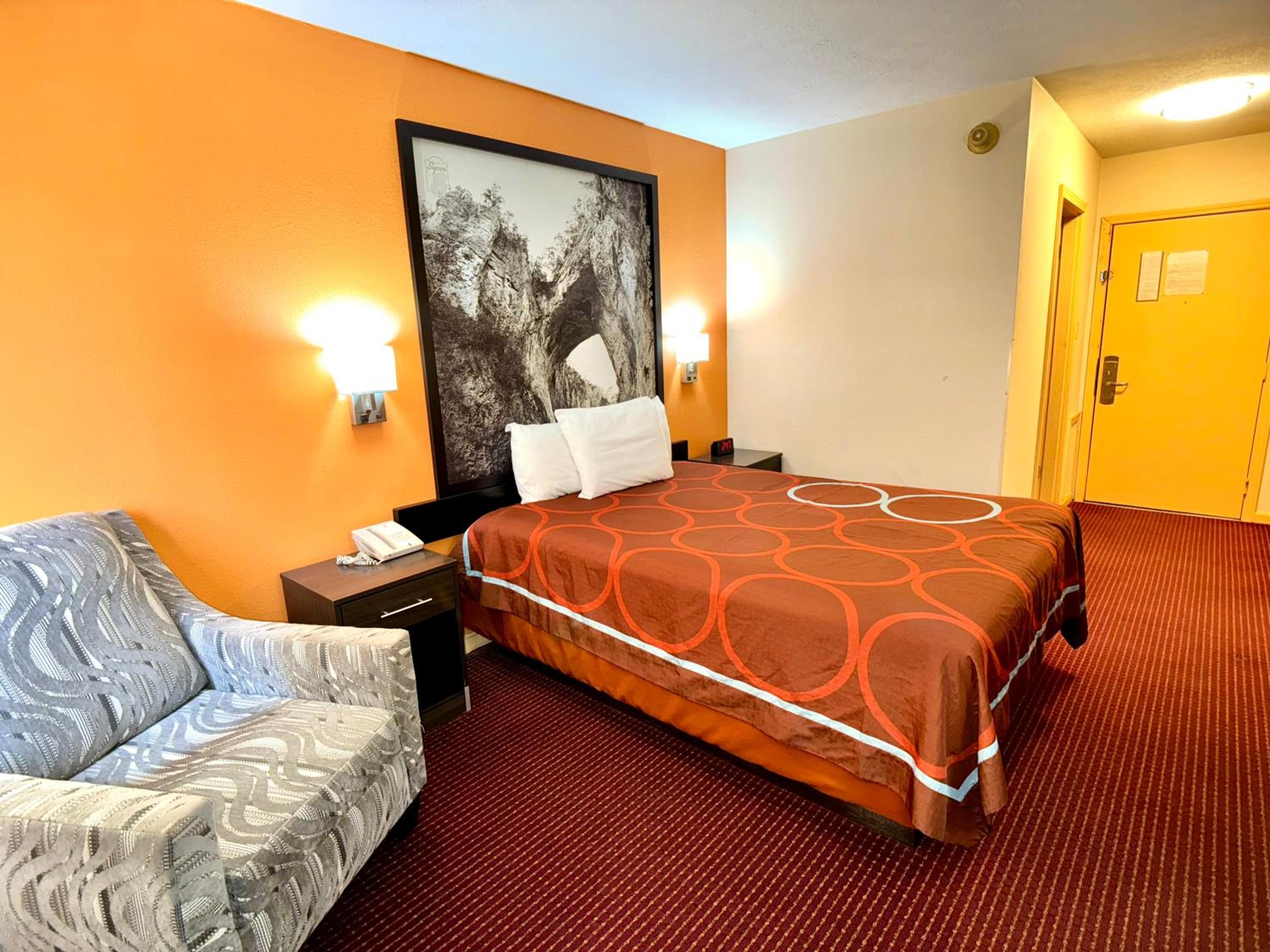 Queen Room - Non-Smoking - Photo 1