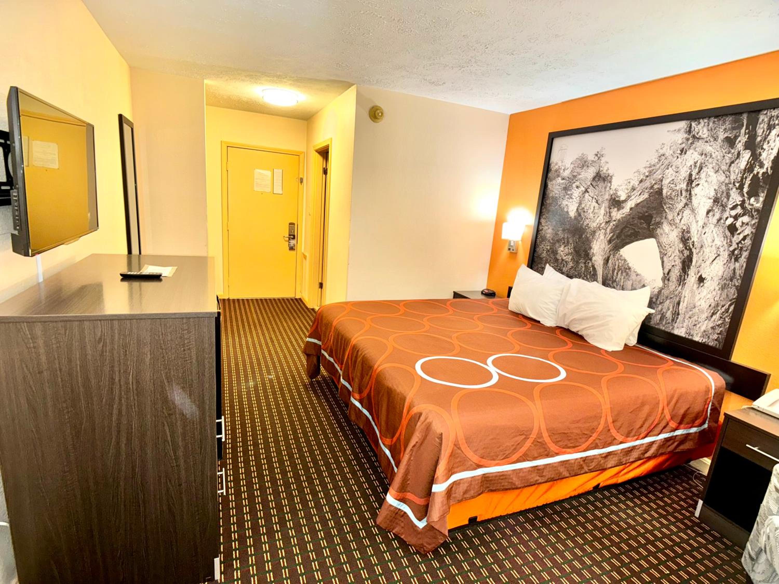 King Room - Non-Smoking - Photo 1