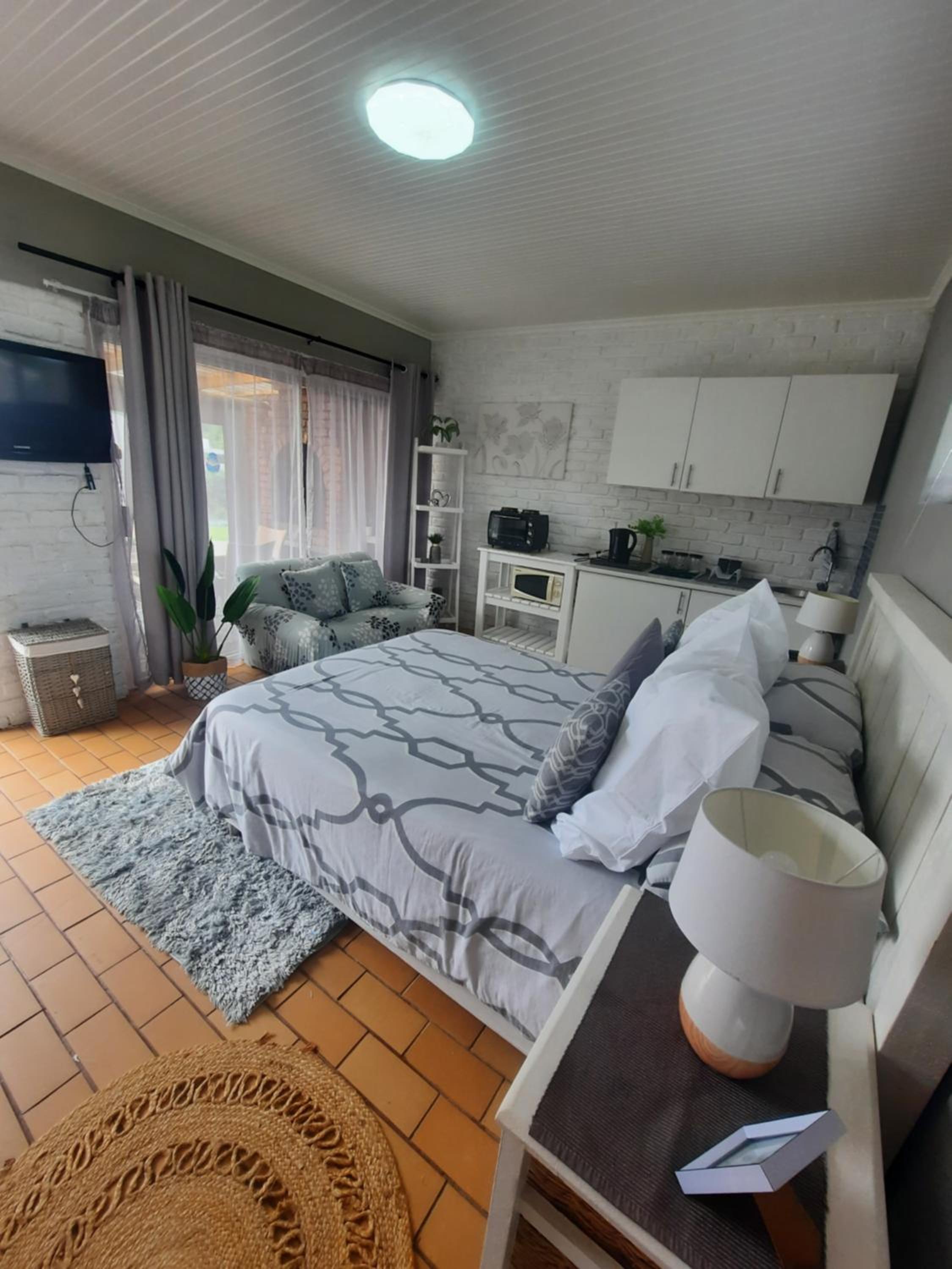 One-Bedroom Apartment photo 3