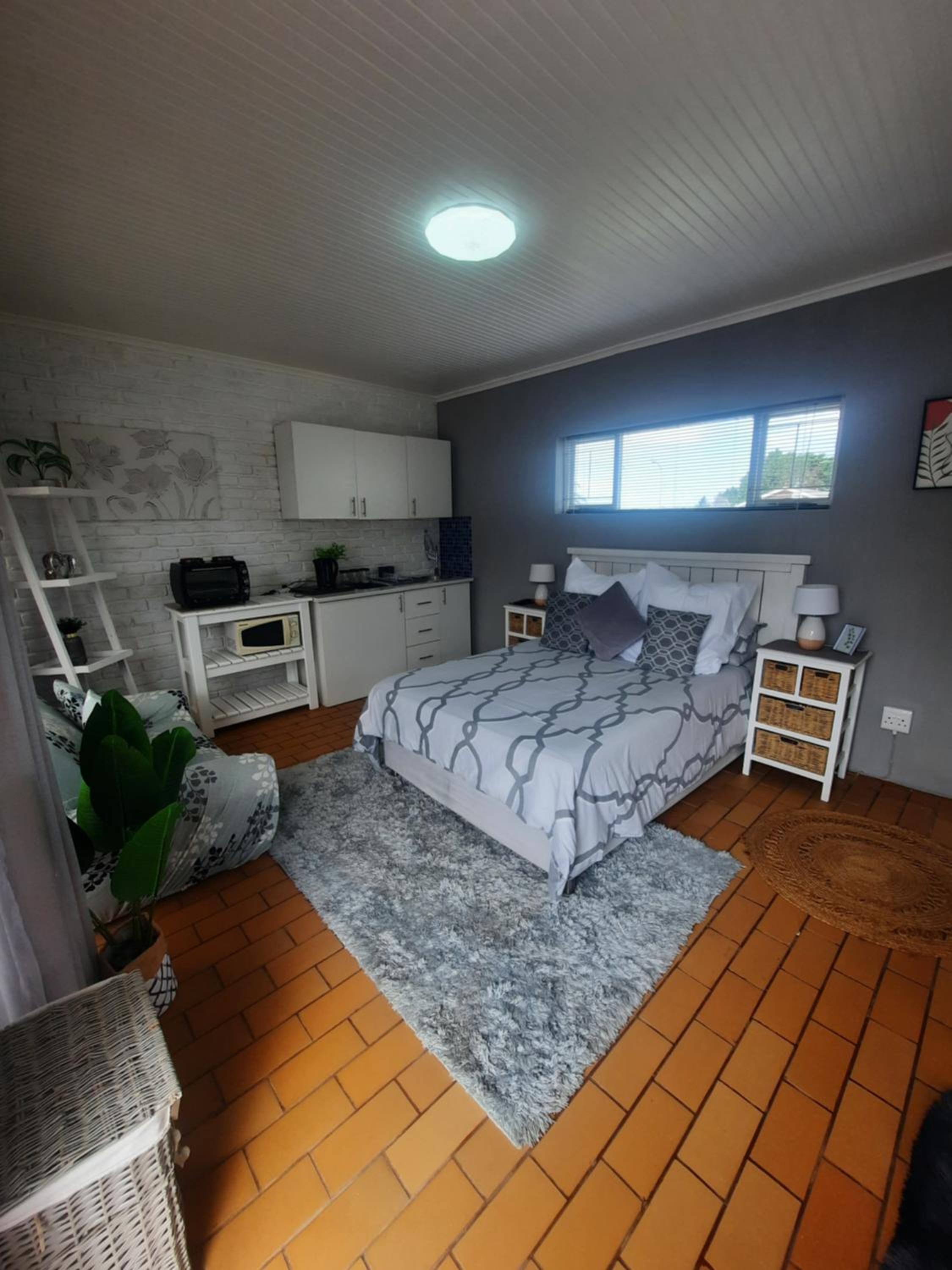 One-Bedroom Apartment photo 1