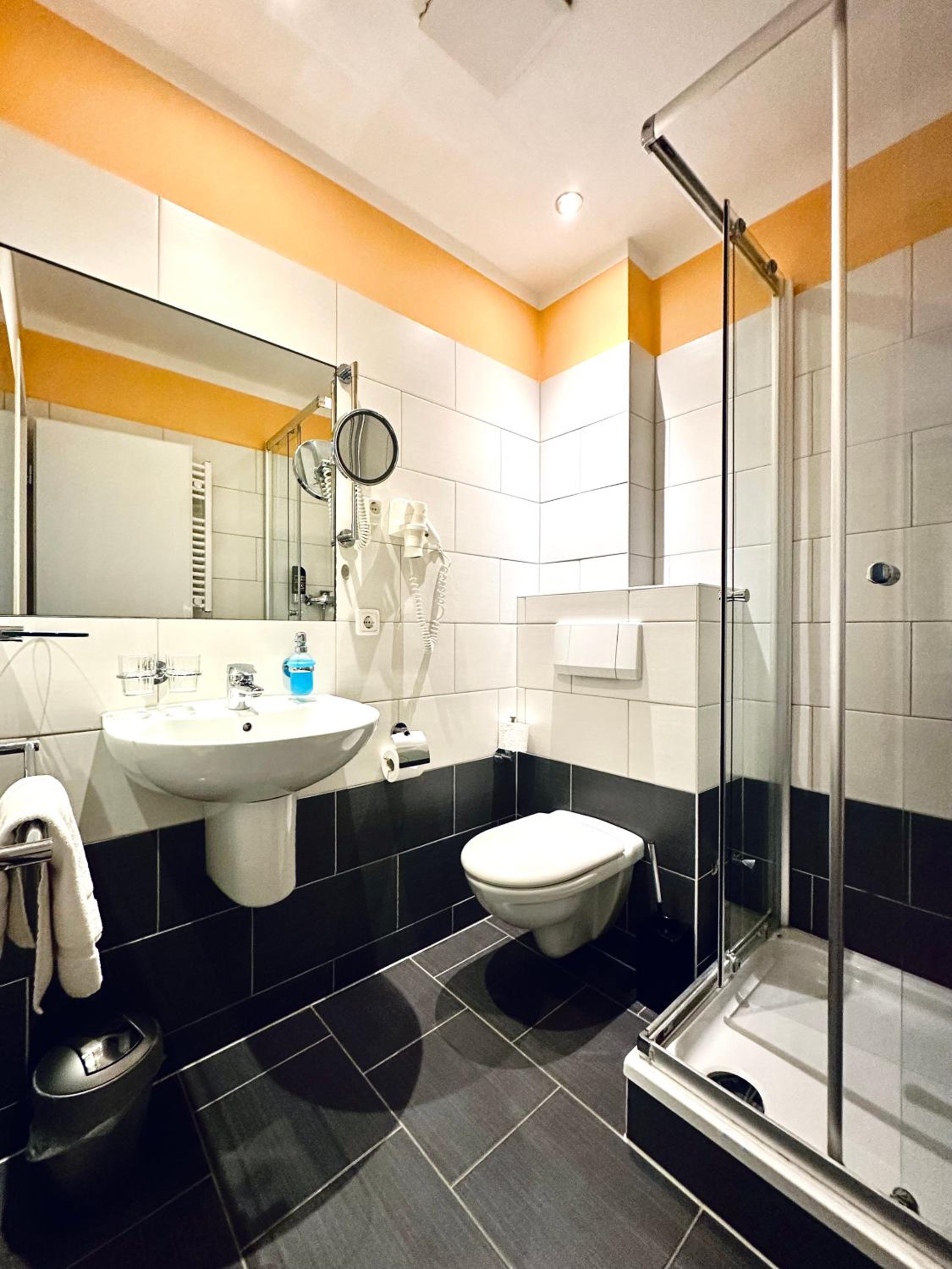 Double Room - Photo 7