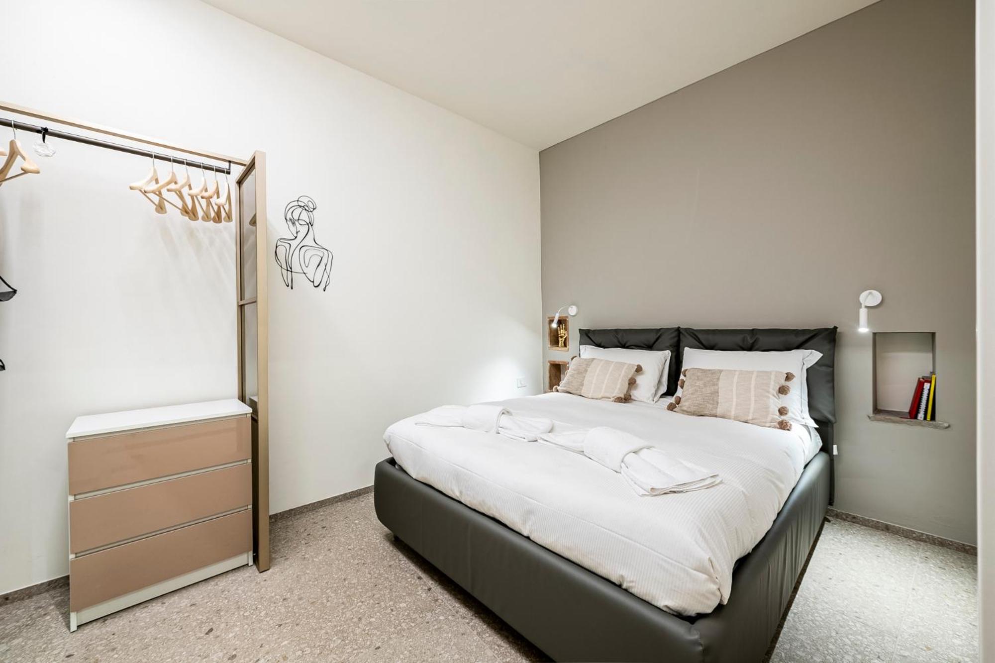 One-Bedroom Apartment photo 1
