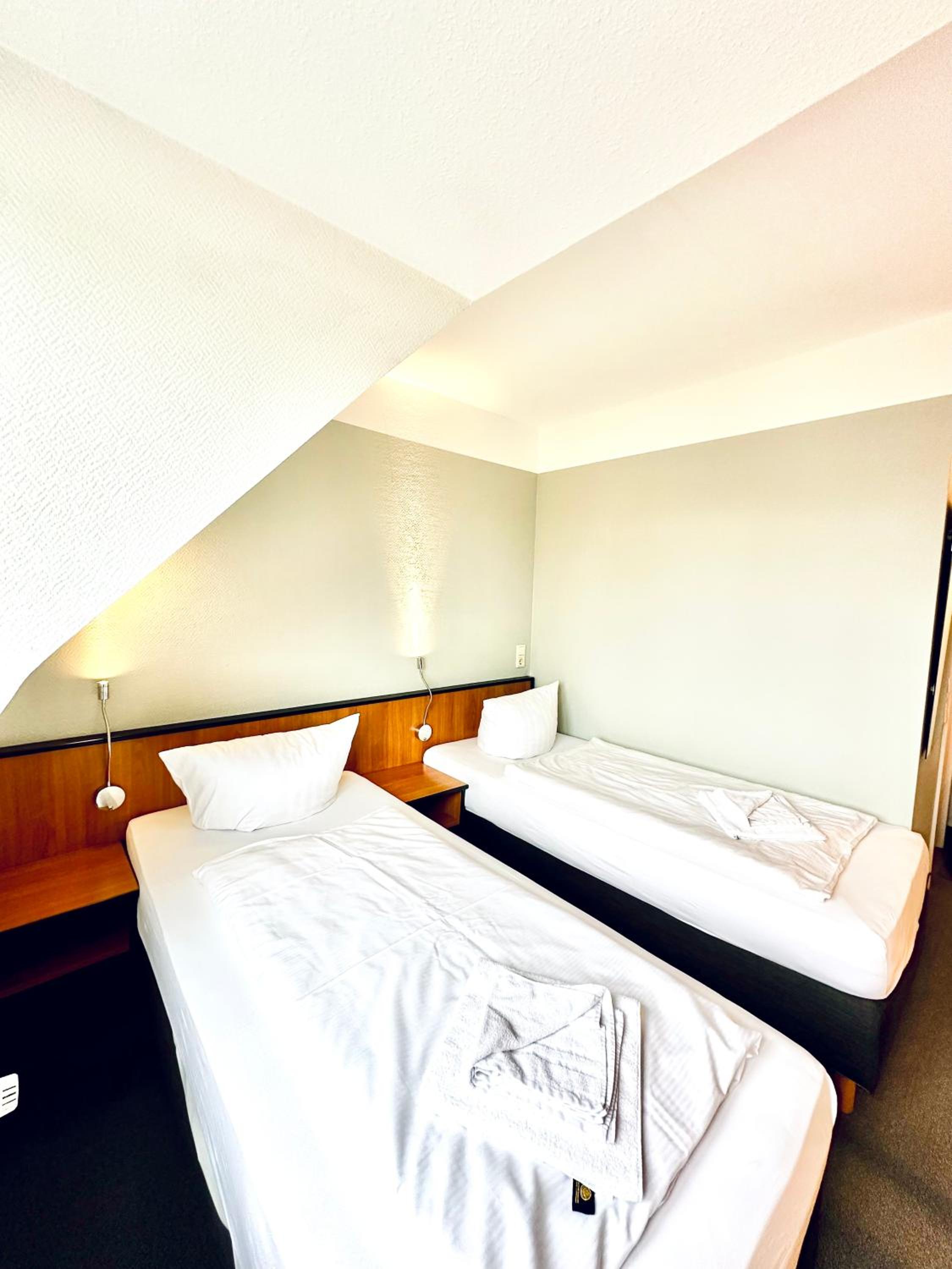 Twin Room - Photo 1