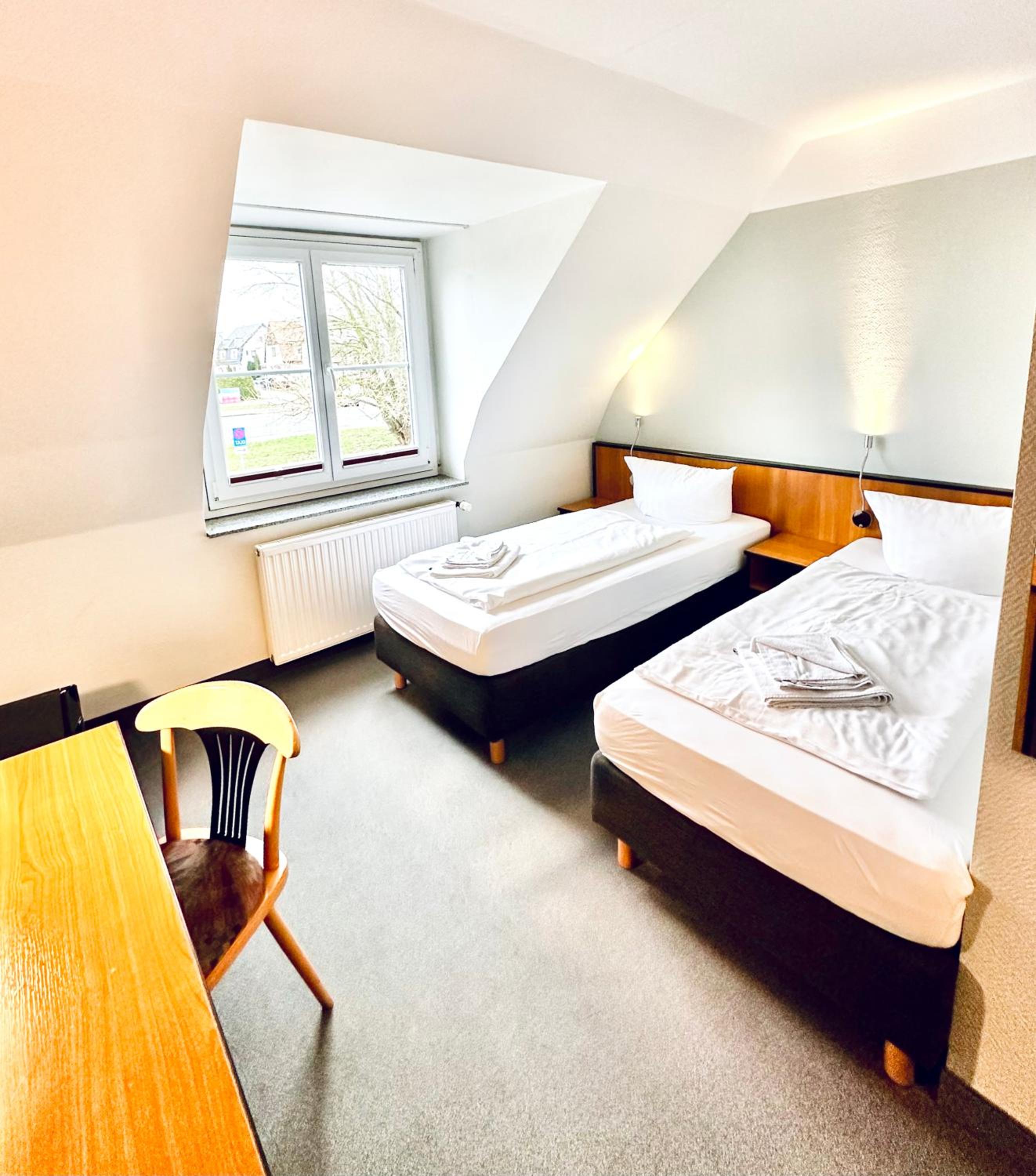 Twin Room - Photo 2