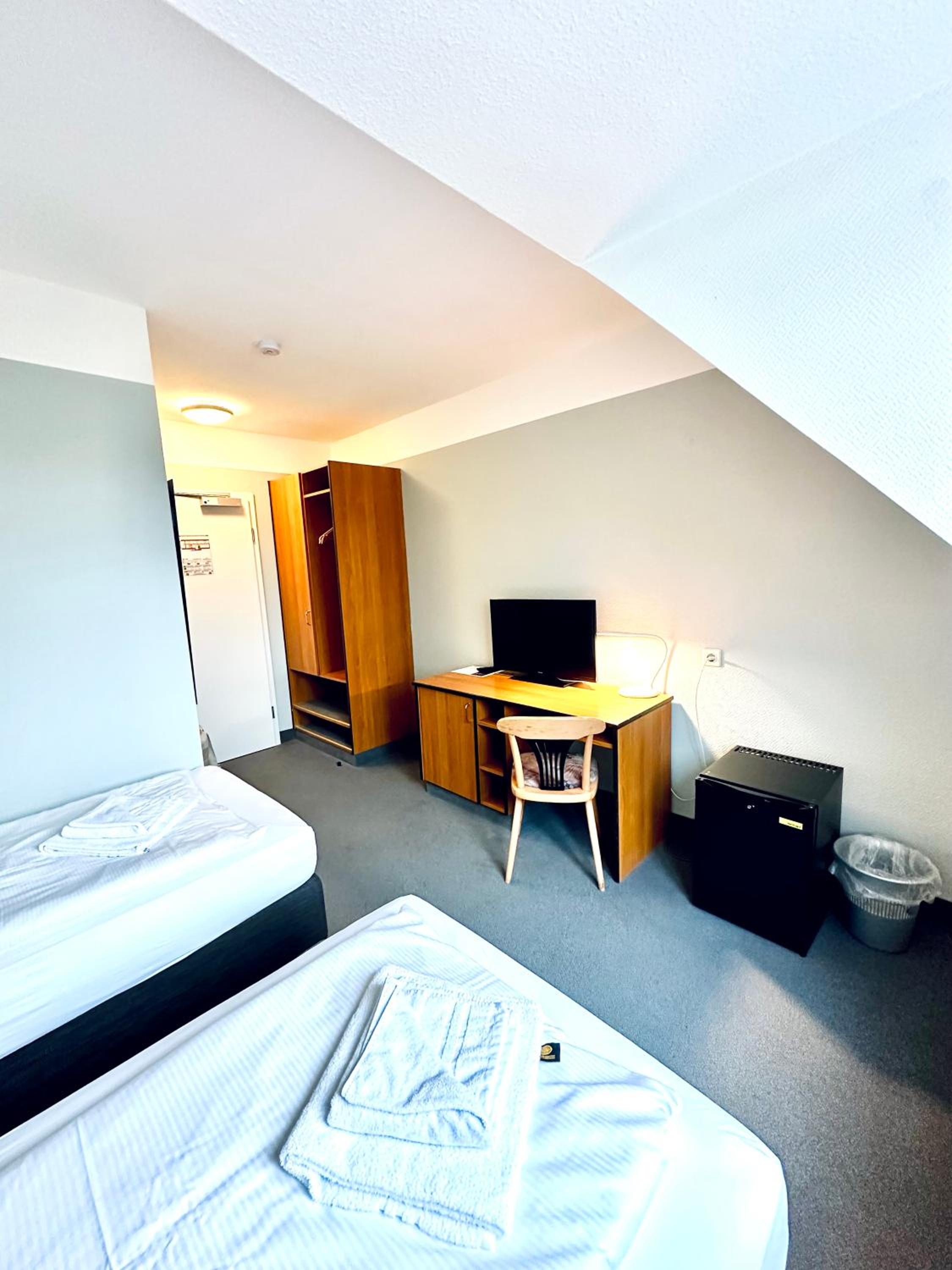 Twin Room - Photo 4