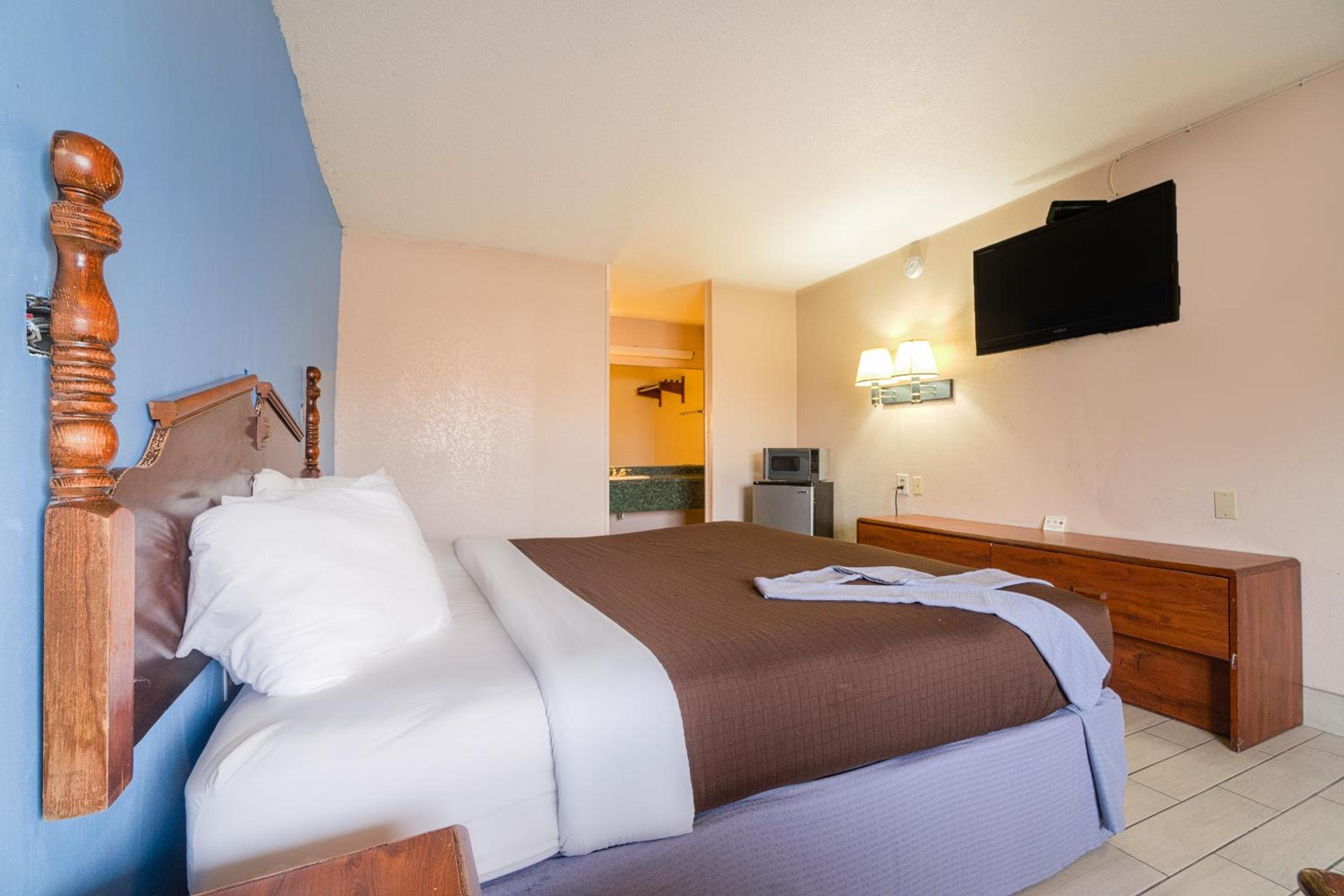 2 Queen Bed - Photo 2