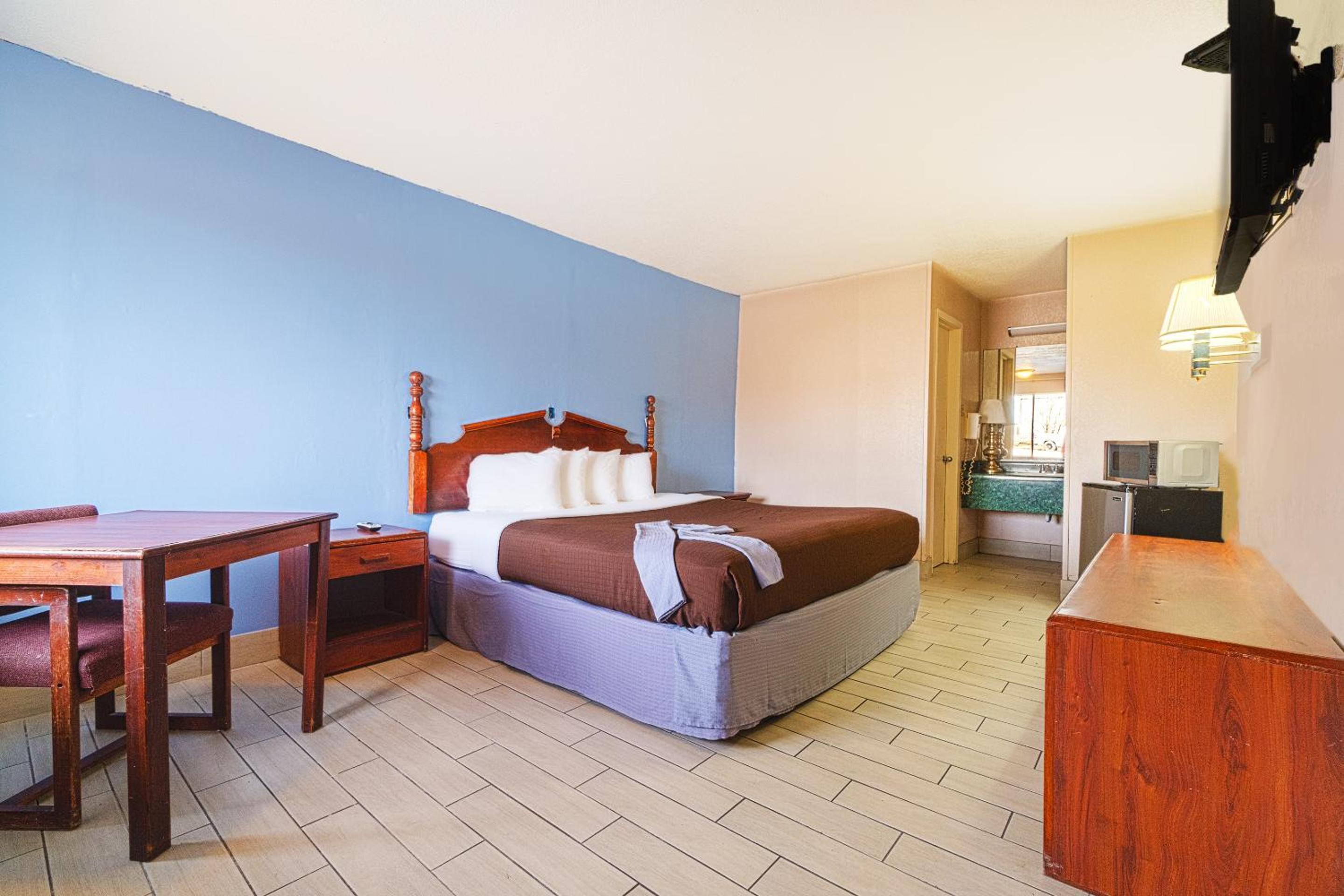 2 Queen Bed - Photo 1