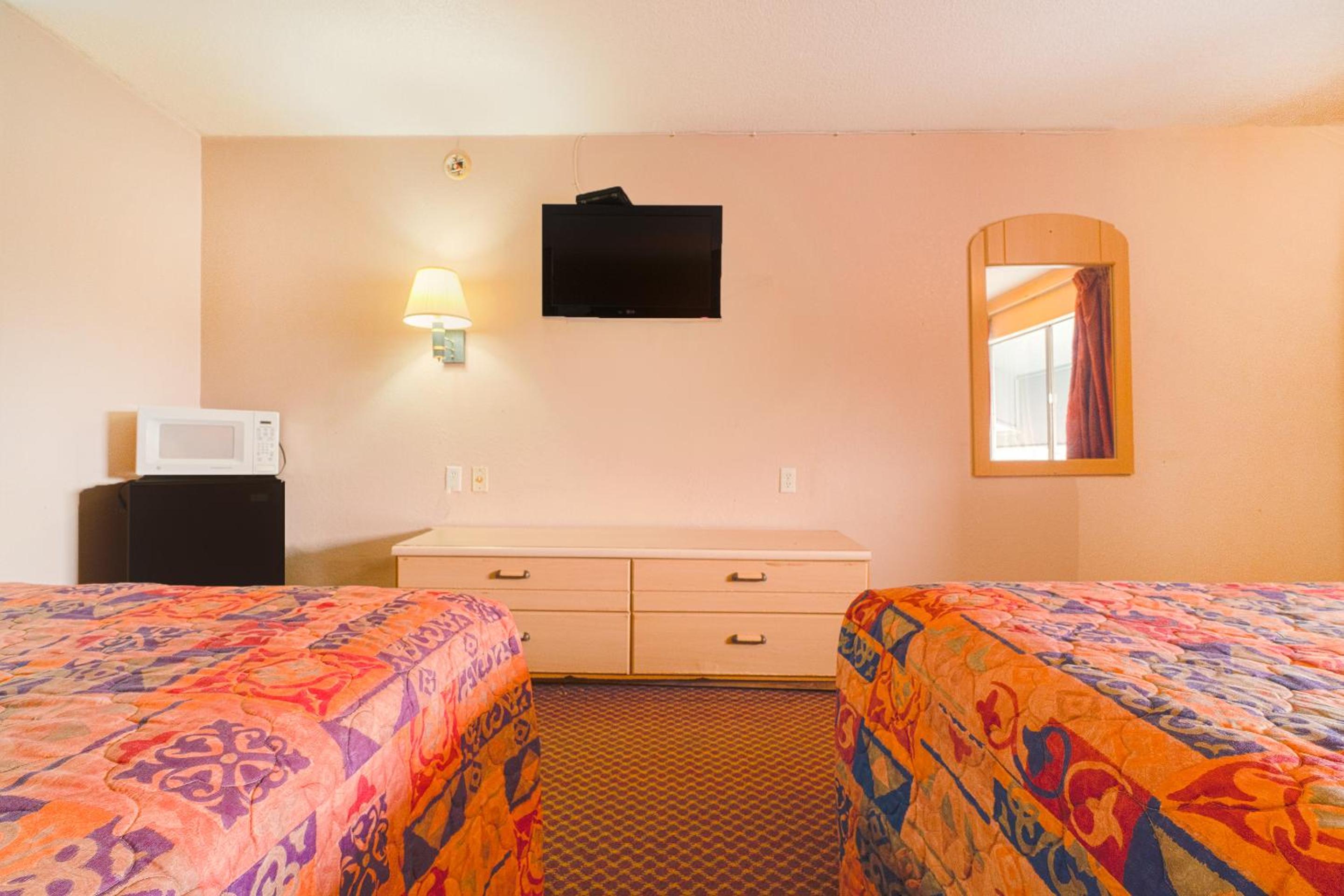 King Bed Non-Smoking - Photo 10