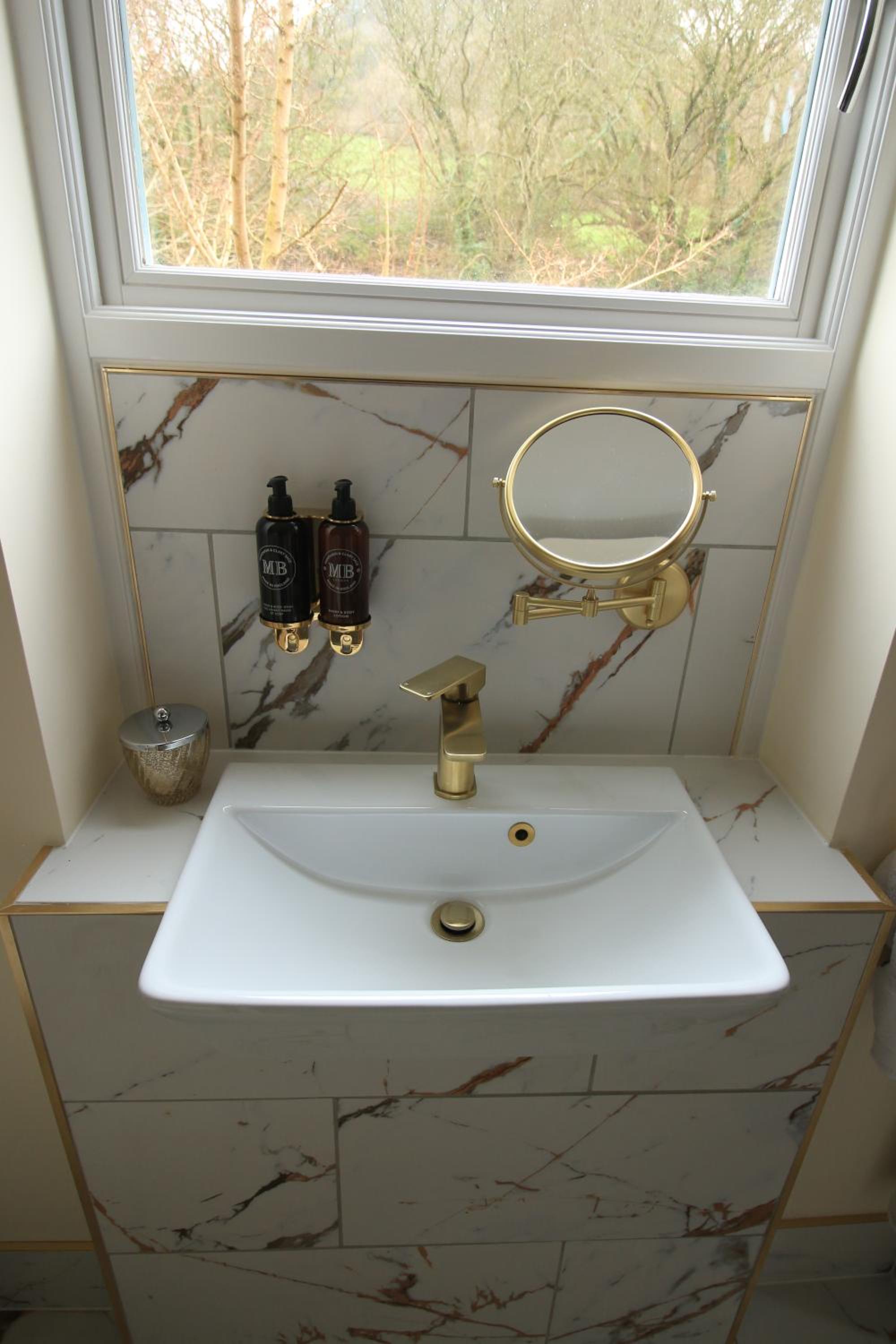 Apartment with Shower photo 3