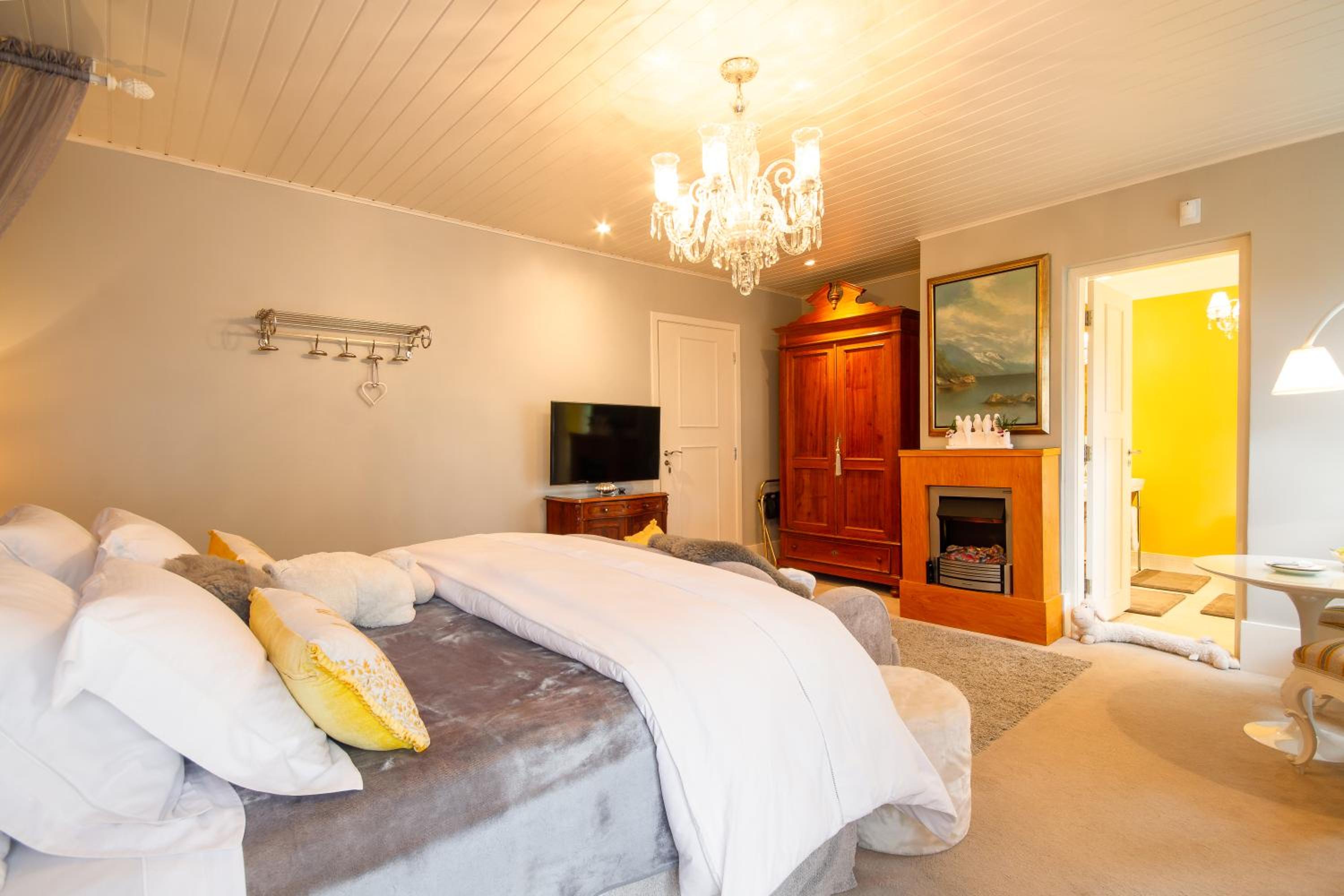 Deluxe Suite with Spa Bath photo 3