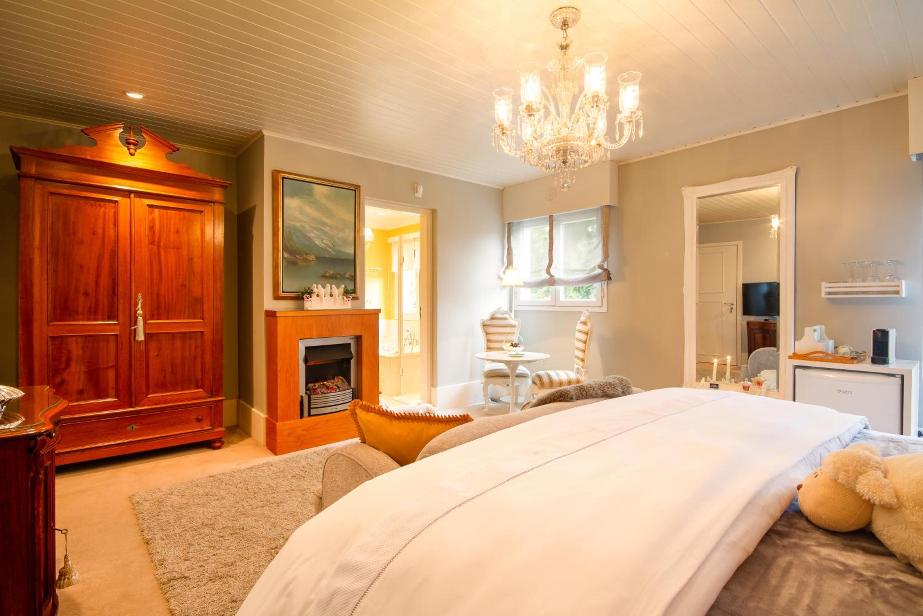 Deluxe Suite with Spa Bath