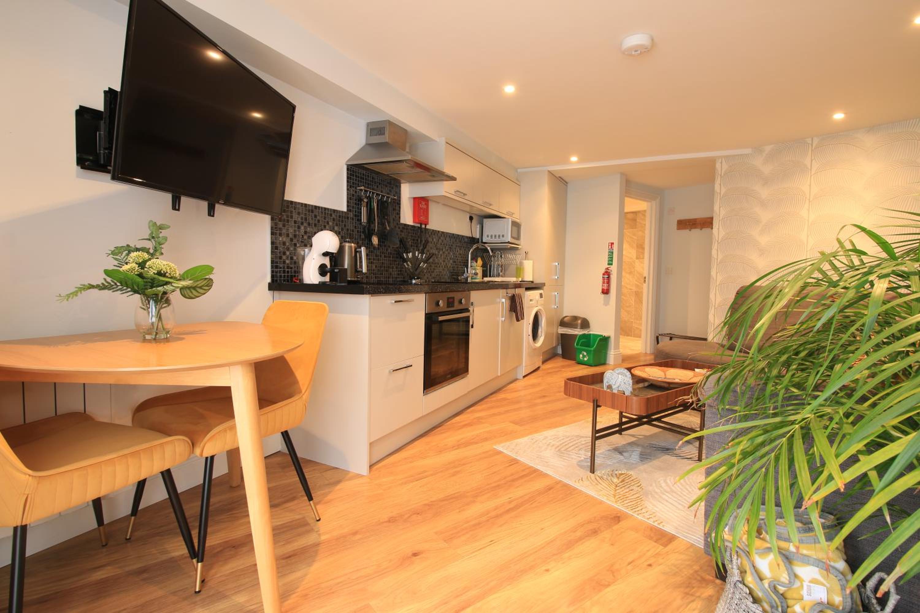 One-Bedroom Apartment with Garden View photo 2