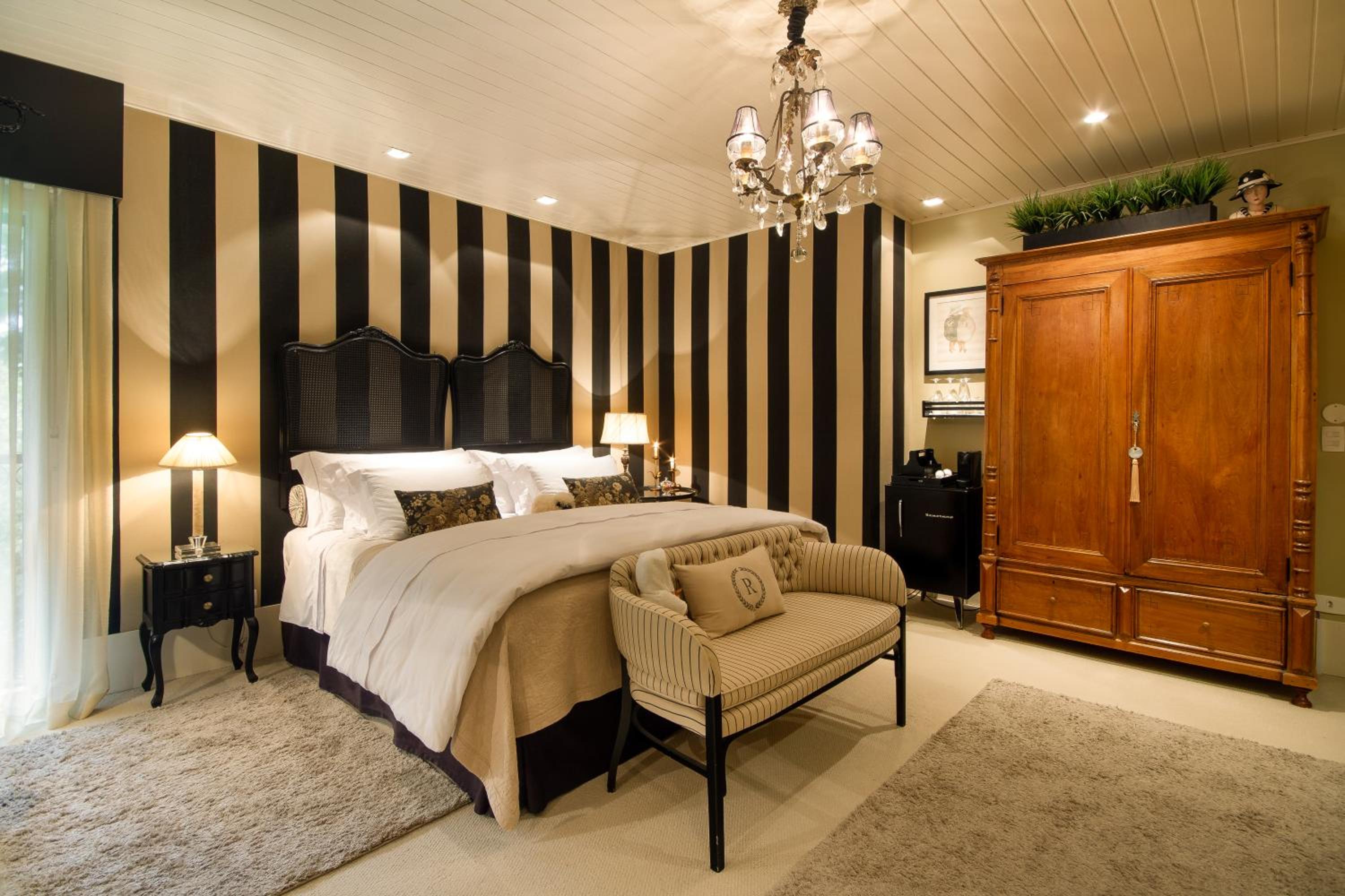 Deluxe Suite with Spa Bath