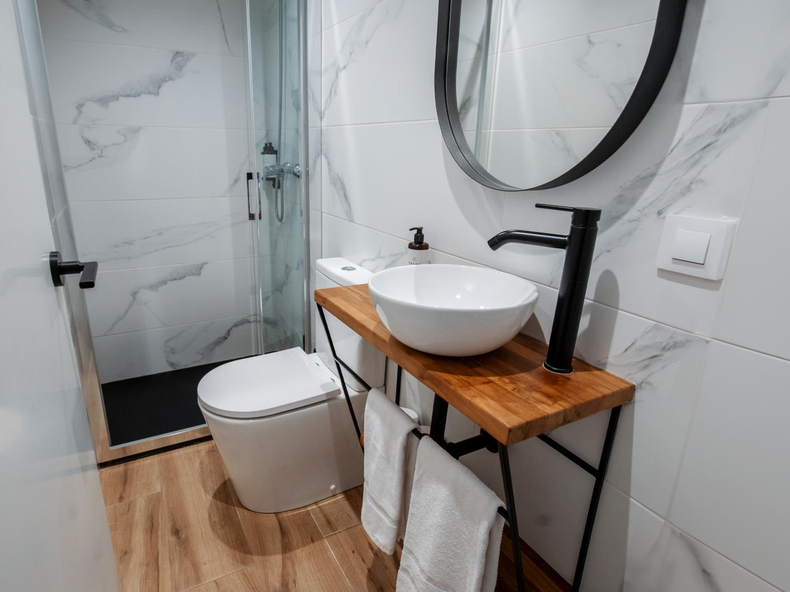 Standard Double or Twin Room - Photo 5
