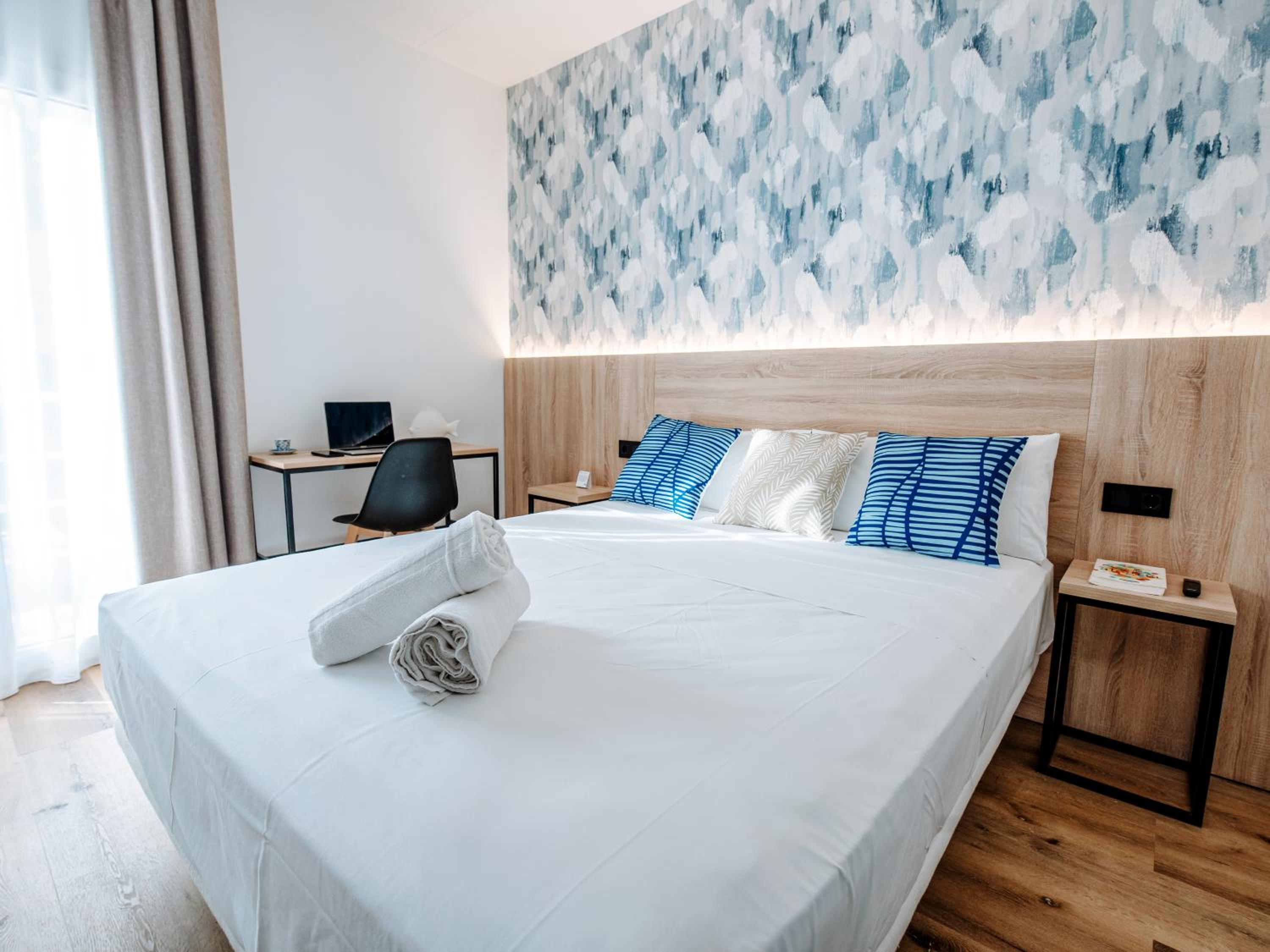 Standard Double or Twin Room - Photo 13