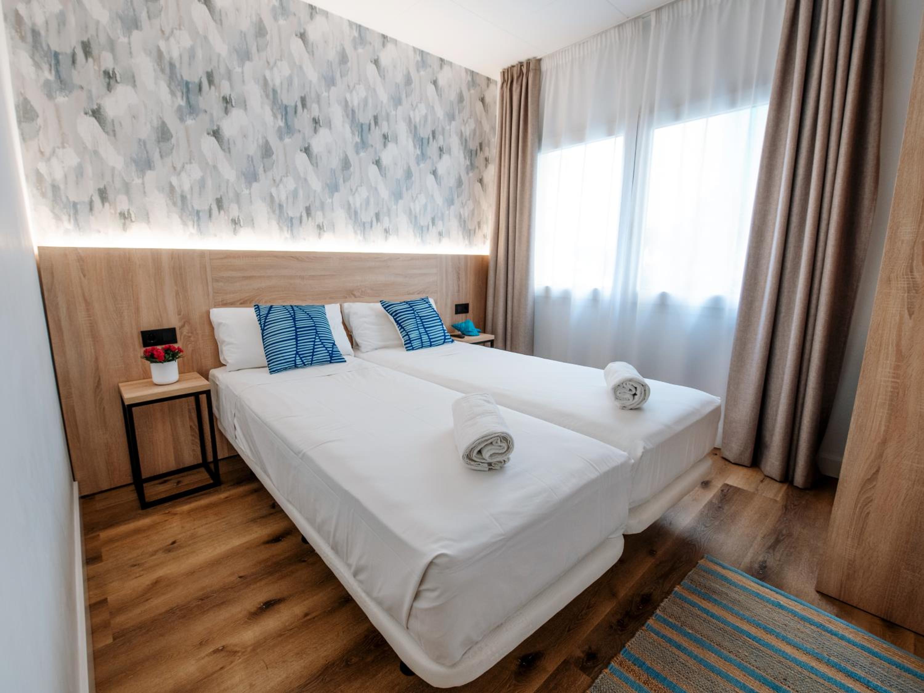 Standard Double or Twin Room - Photo 12
