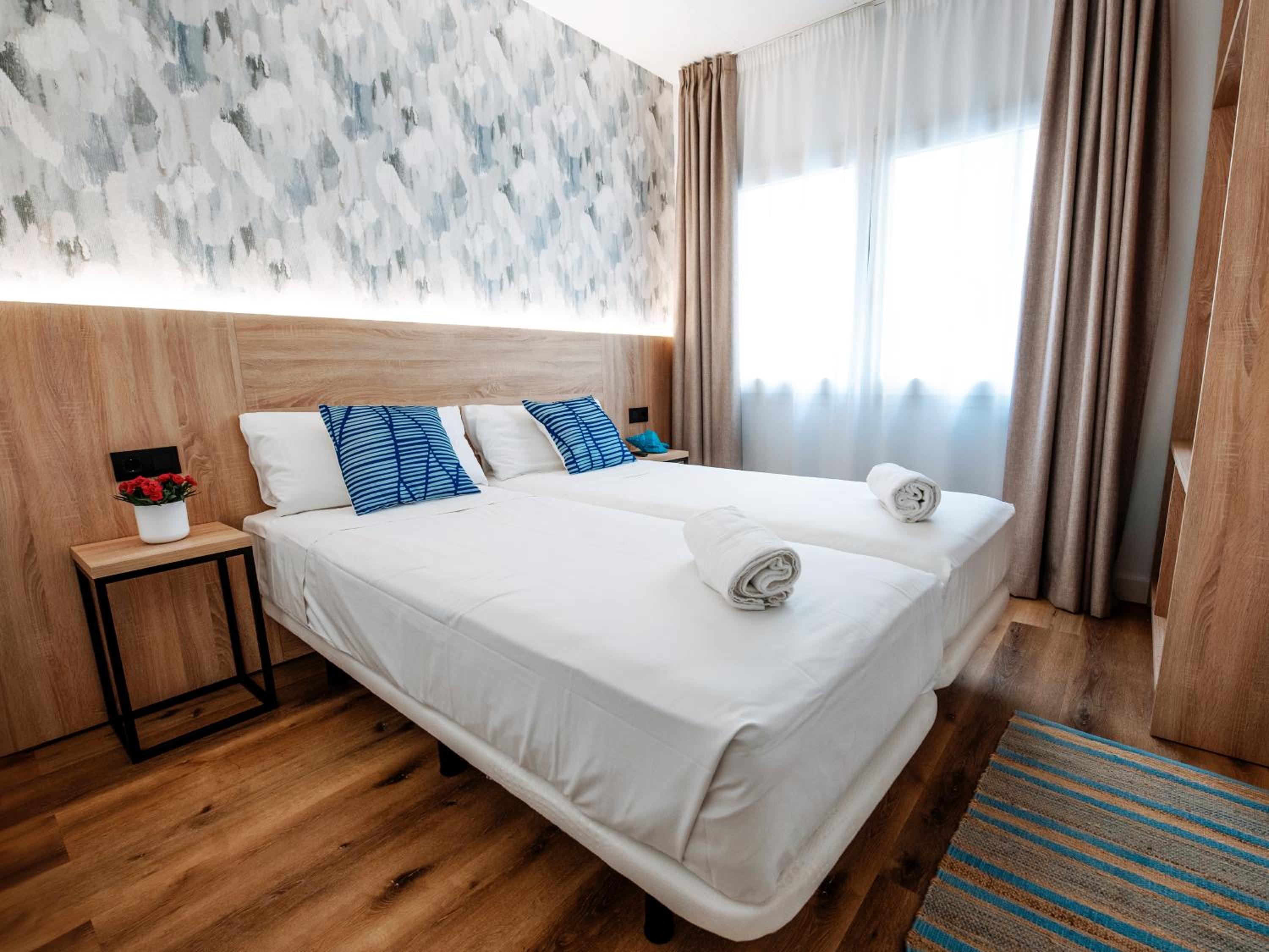 Standard Double or Twin Room - Photo 9