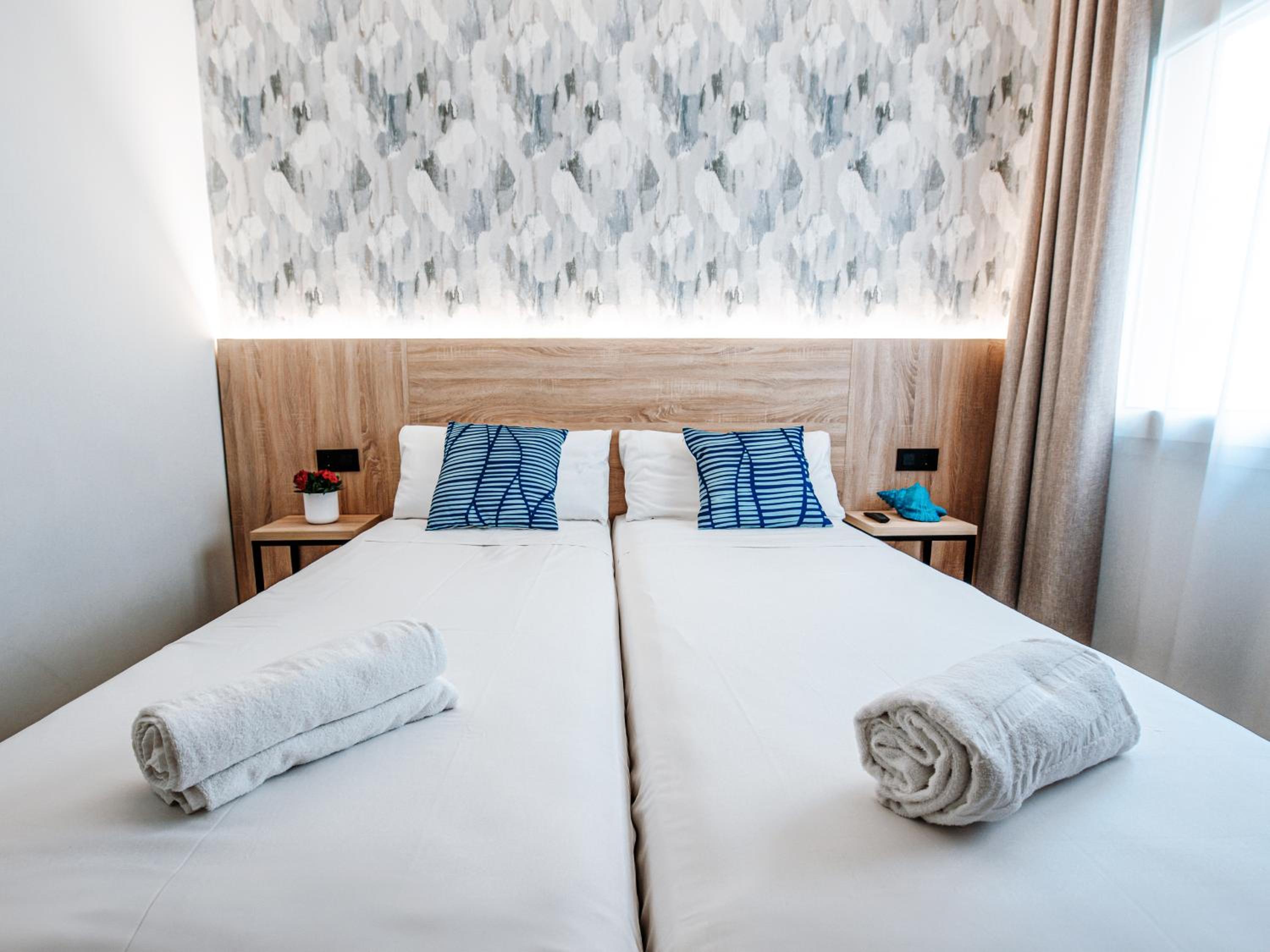 Standard Double or Twin Room - Photo 15
