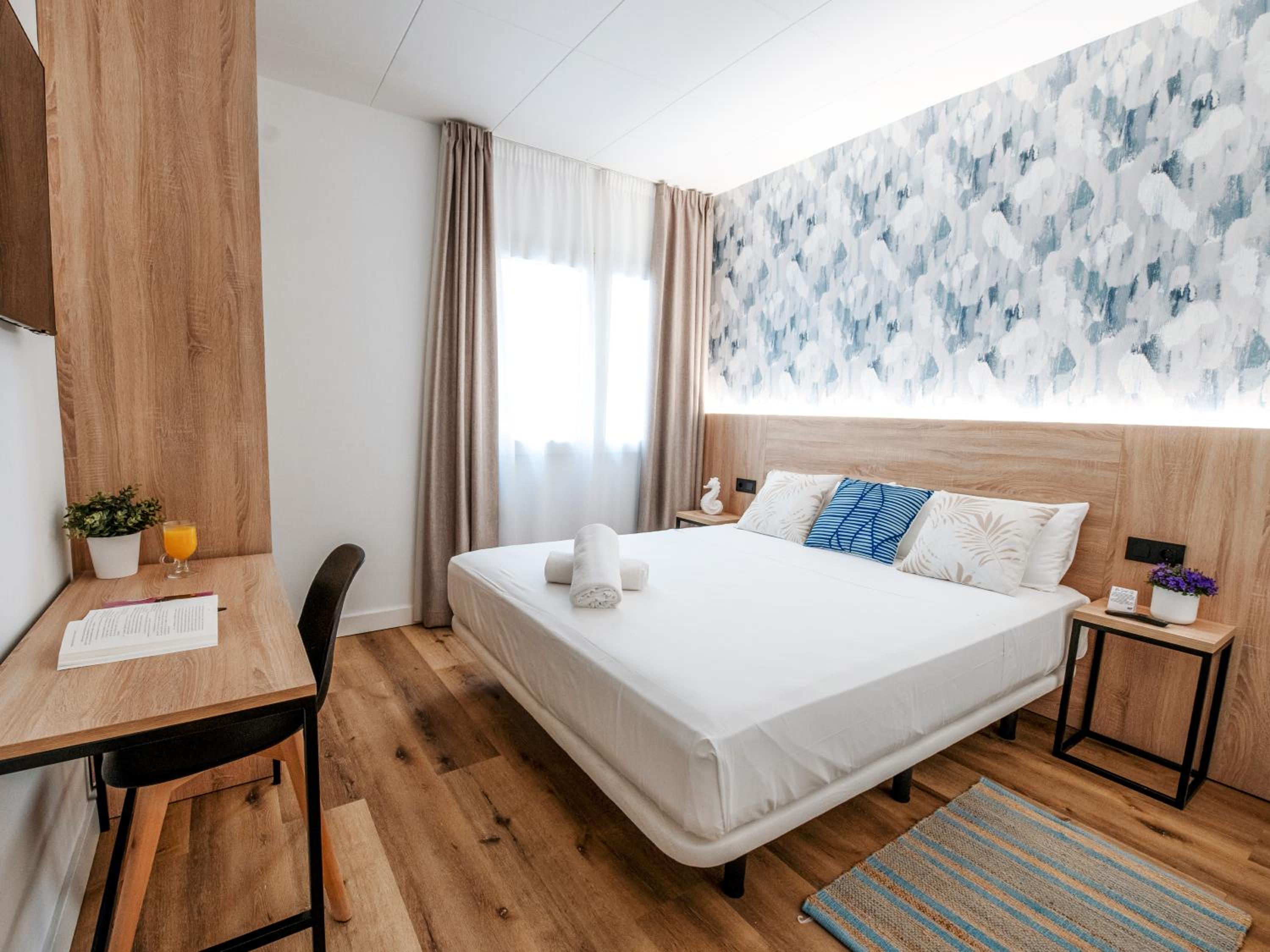 Standard Double or Twin Room - Photo 18