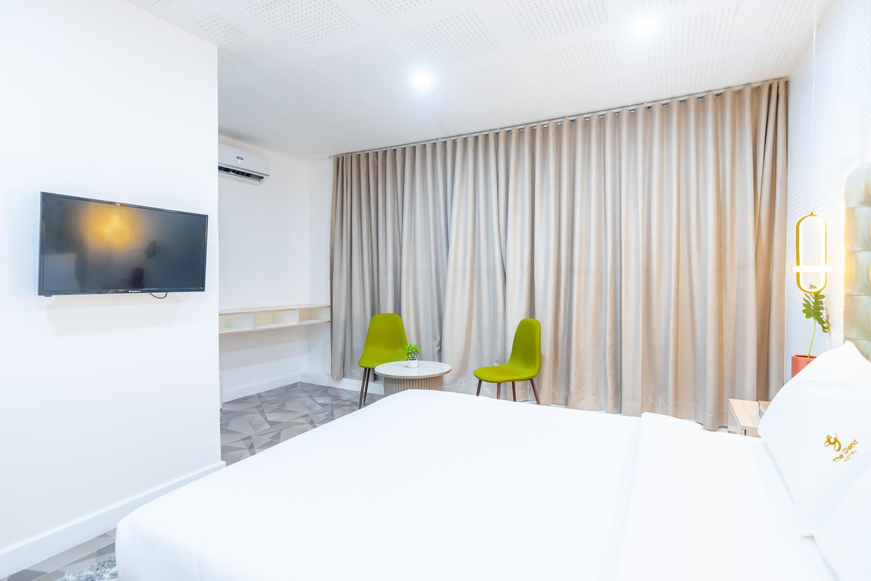 Standard Queen Room