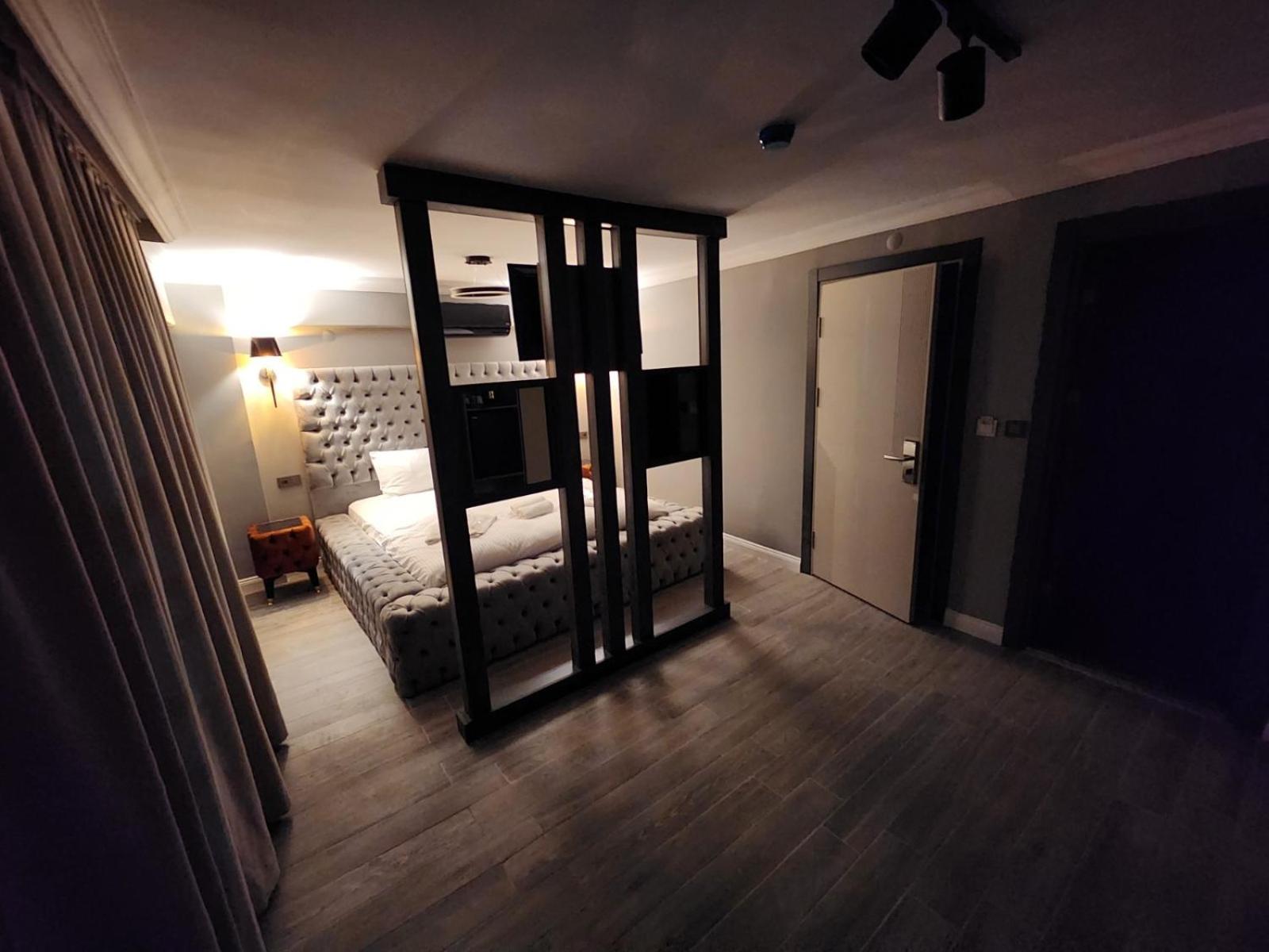 Queen Room with Balcony photo 3