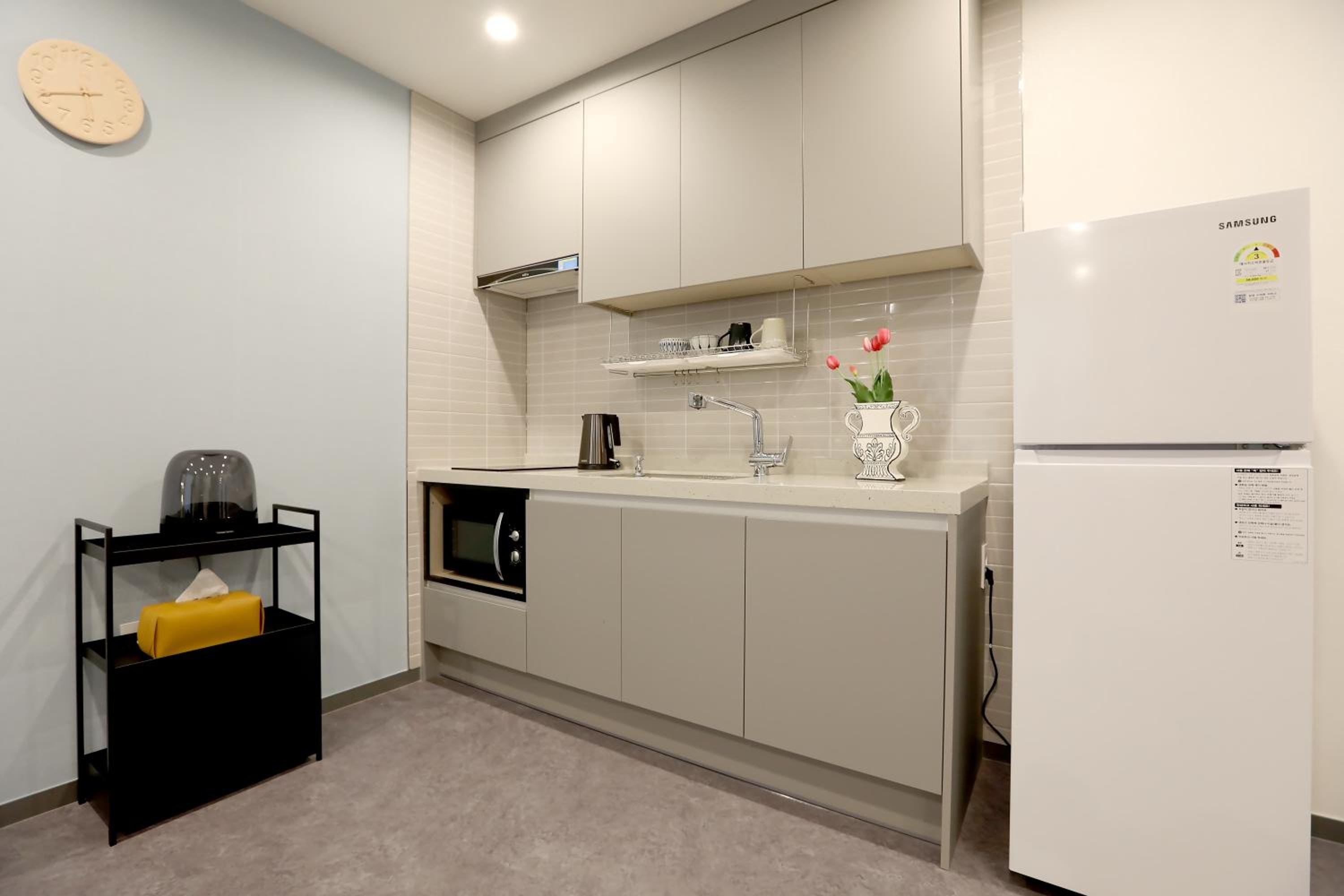 Queen Suite - Photo 5