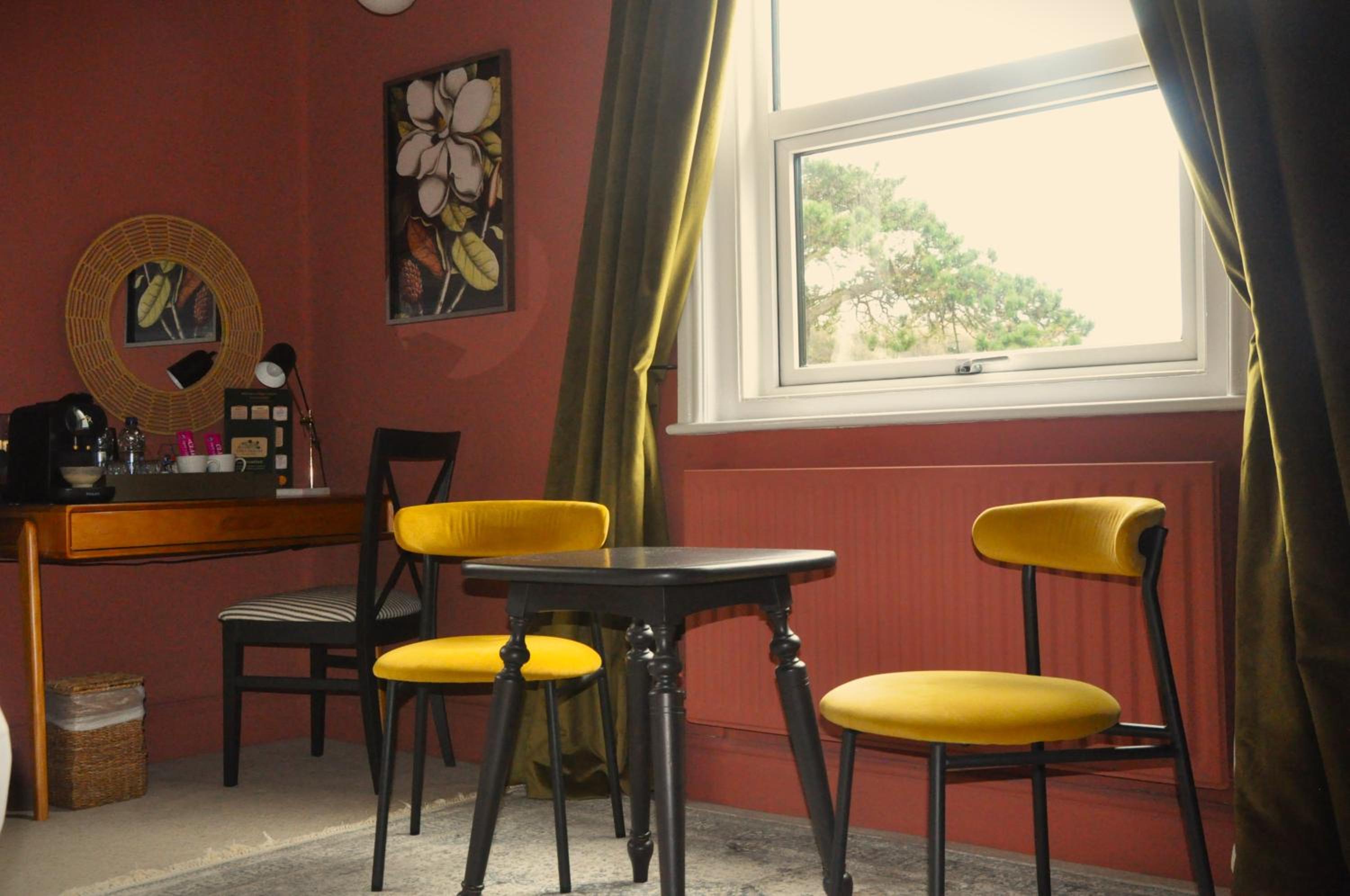 Deluxe Double Room with Sea View - Photo 10