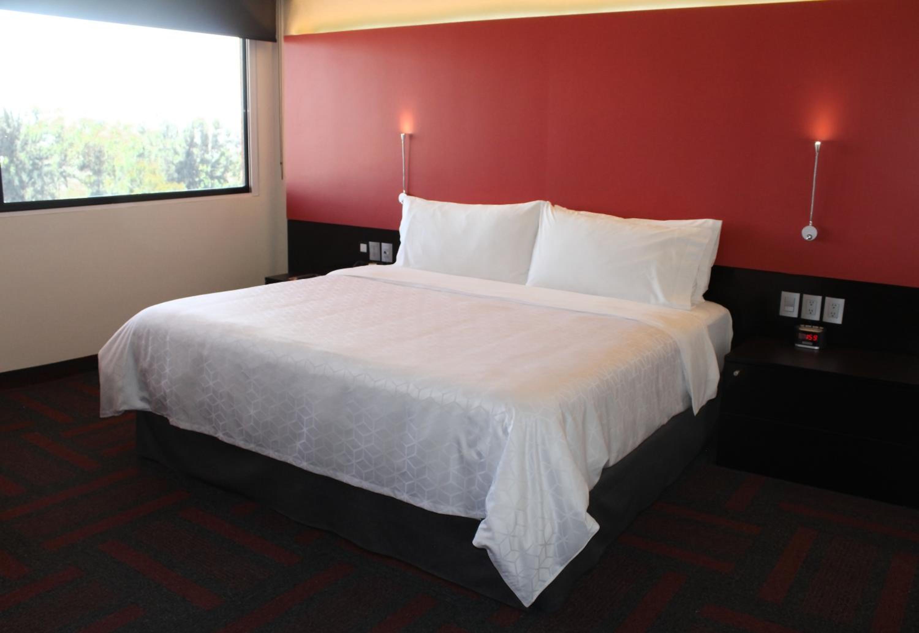 Standard King Room - Photo 7