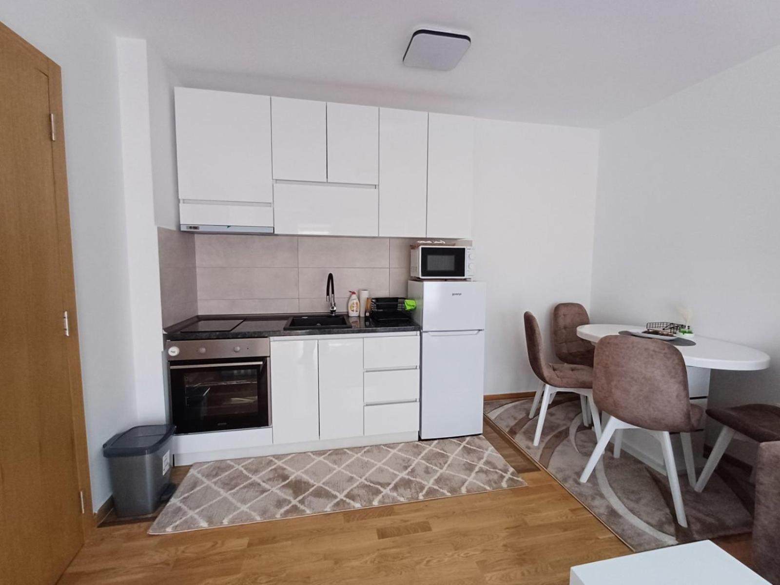 One-Bedroom Apartment photo 2