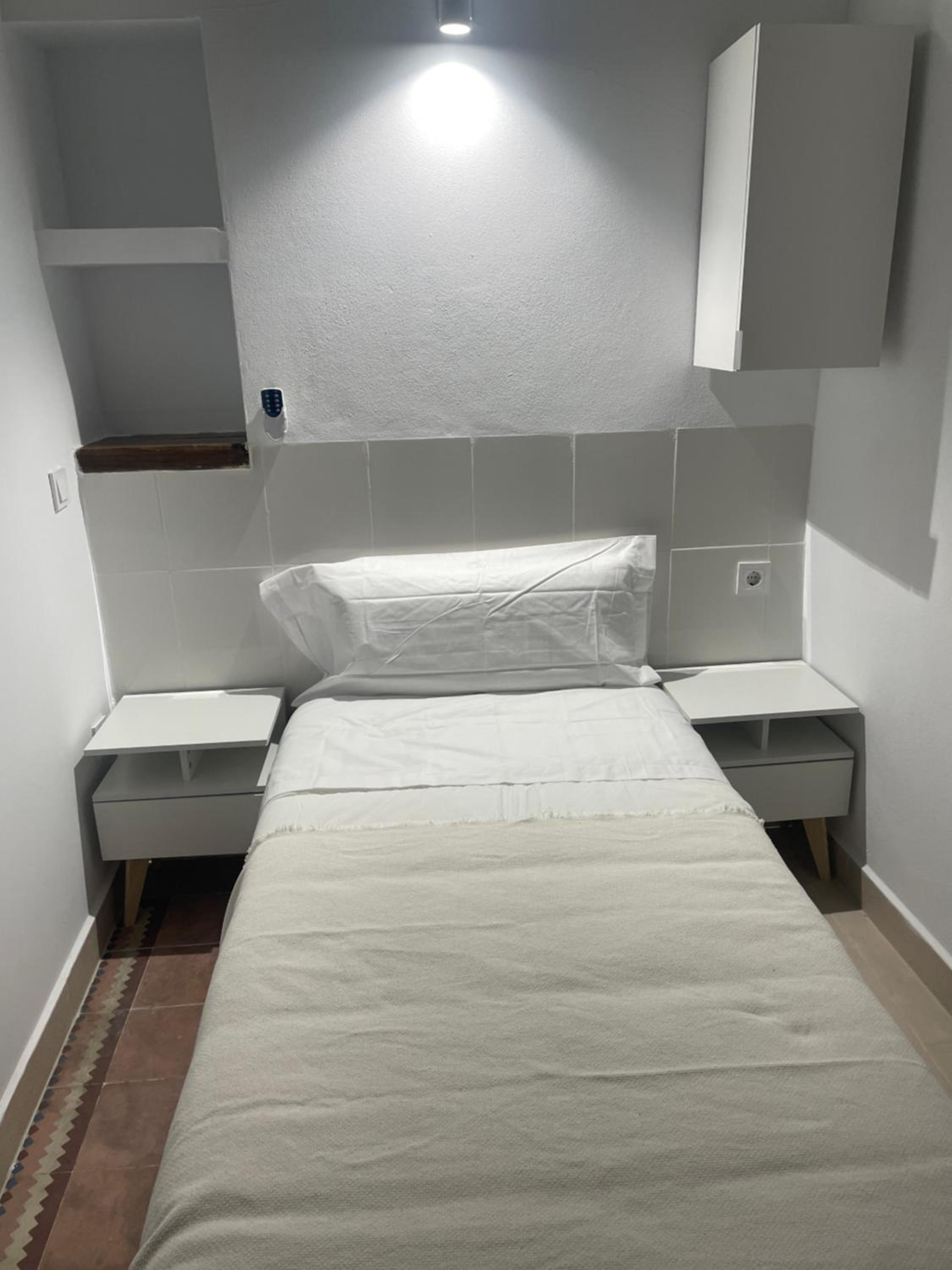 Habitación individual con baño compartido