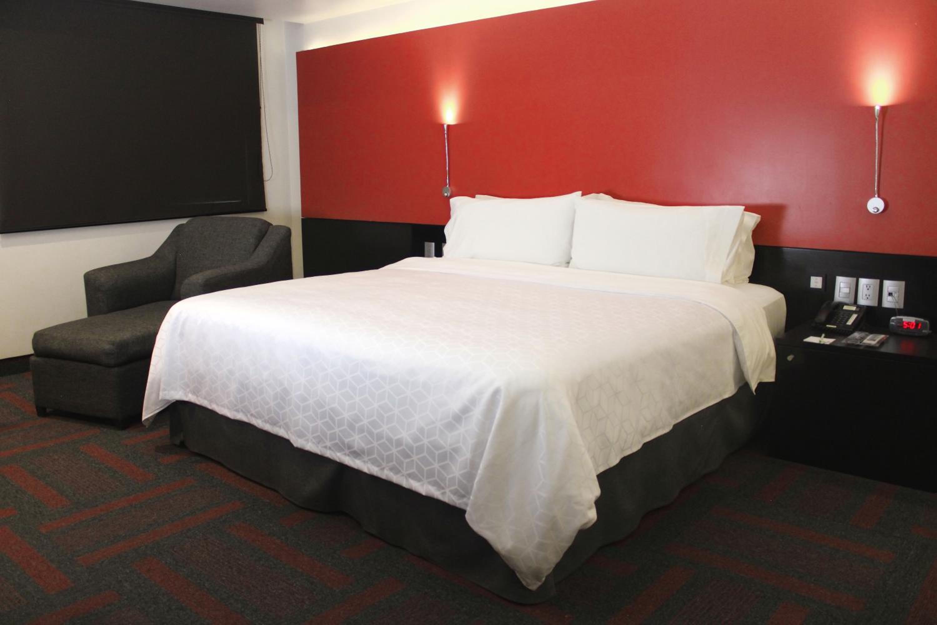 Standard King Room - Photo 6