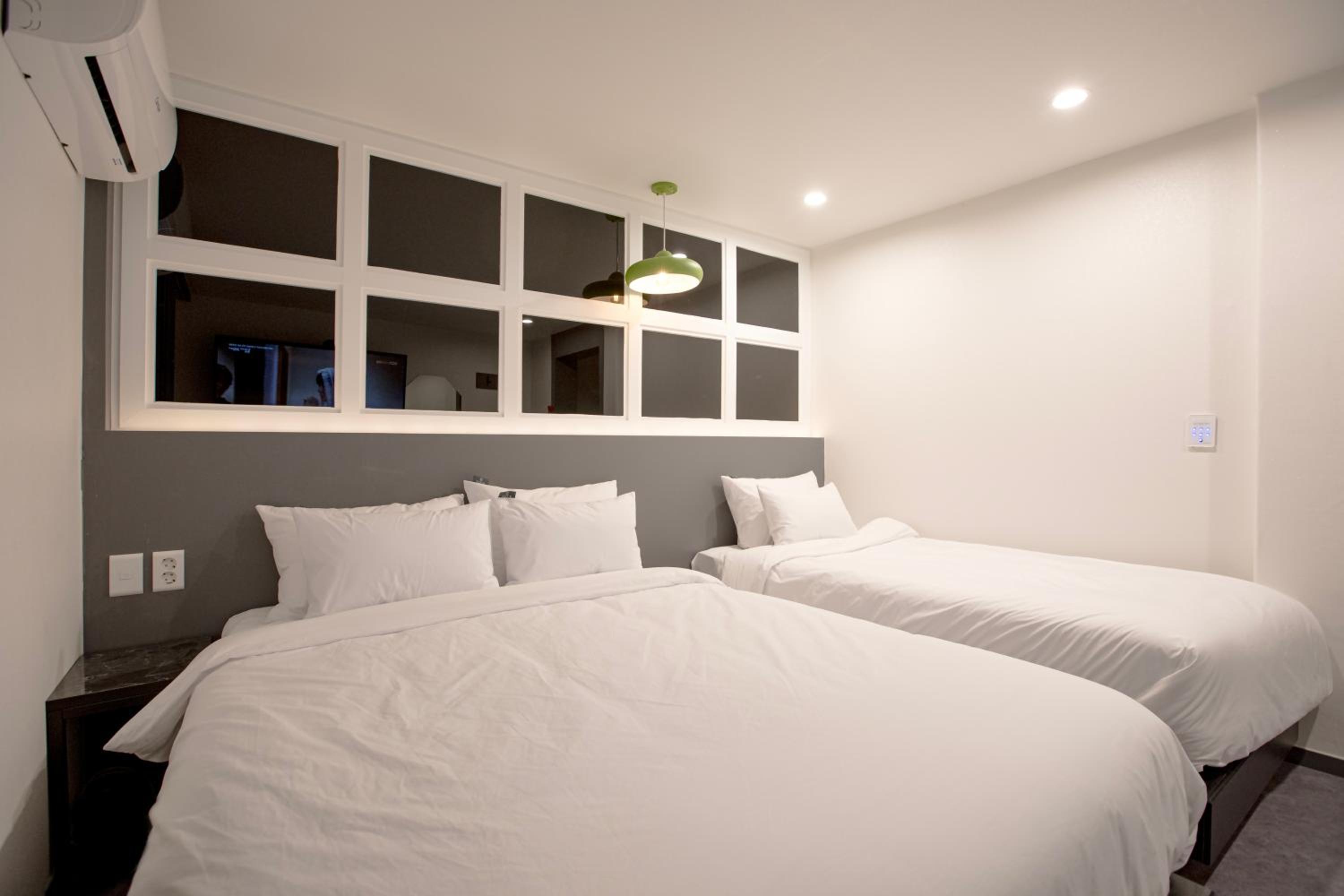 Standard Twin Room - Photo 1