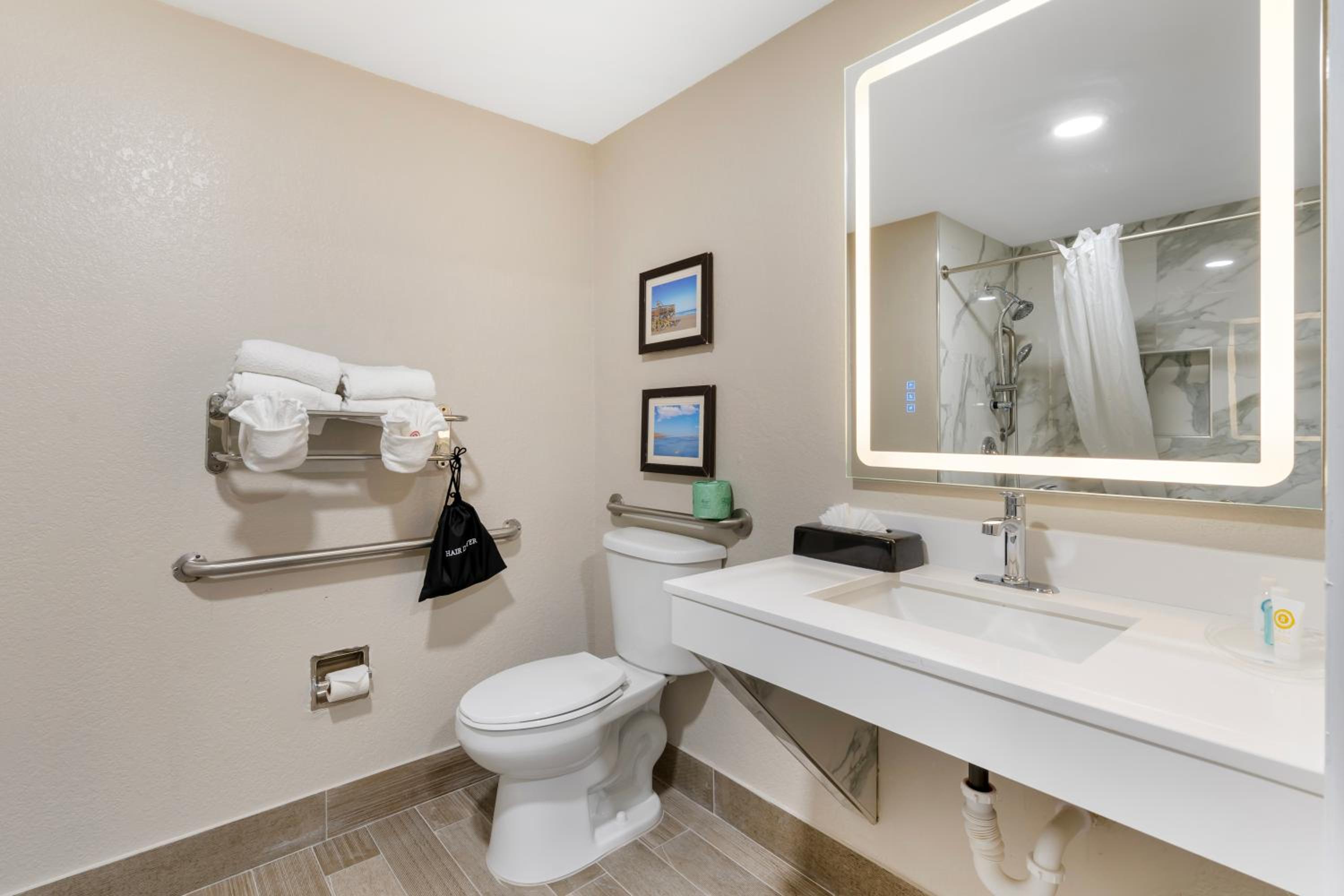 Suite with Two Queen Beds - Accessible/Non-Smoking - Photo 6