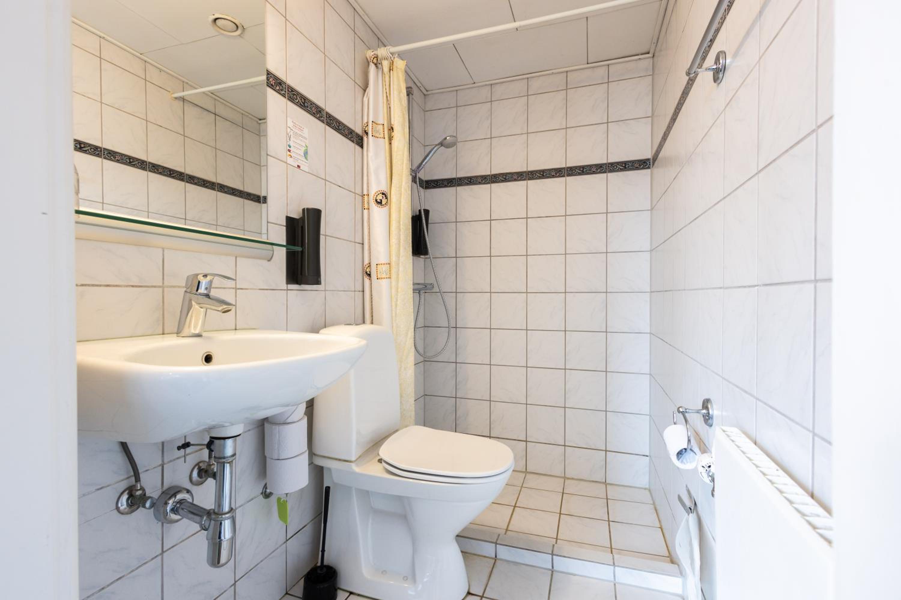 Double or Twin Room with Extra Bed photo 3