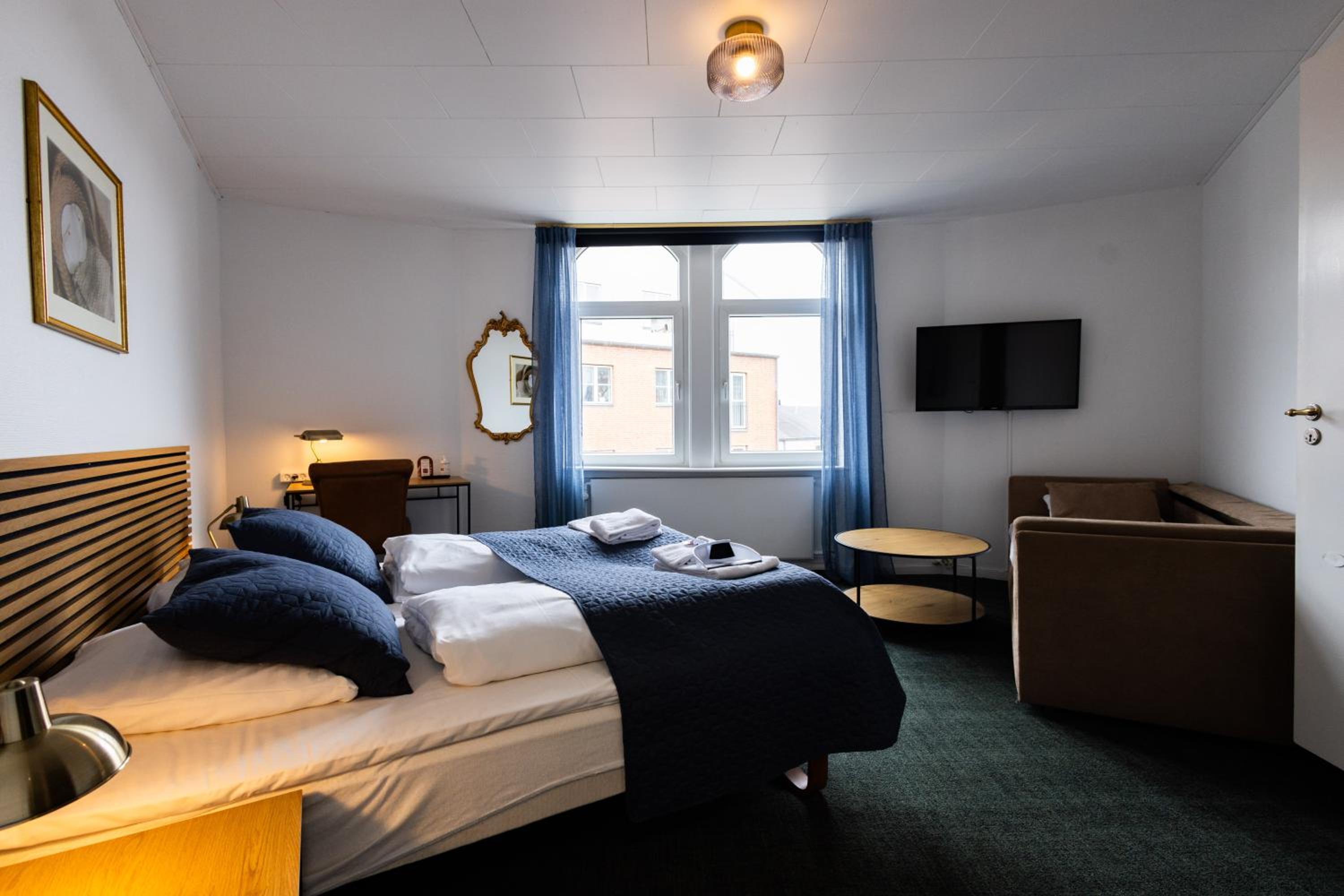 Double or Twin Room with Extra Bed photo 1