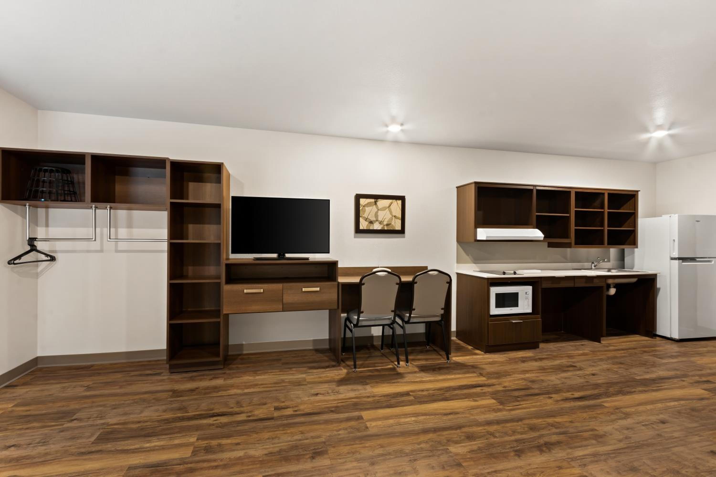 King Suite with Sofa bed - Disability Access/Non Smoking - Photo 6