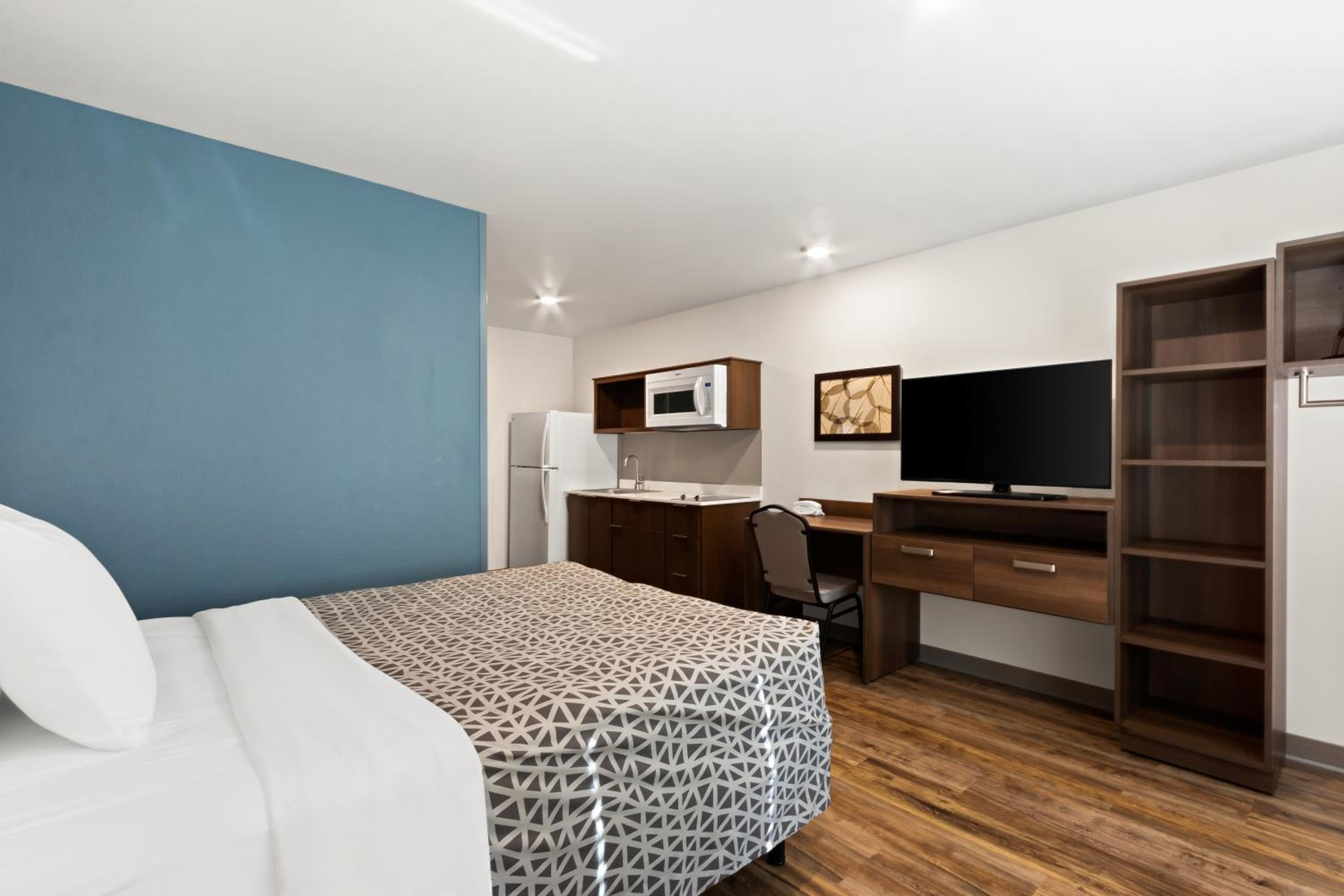 Queen Suite - Non Smoking - Photo 2