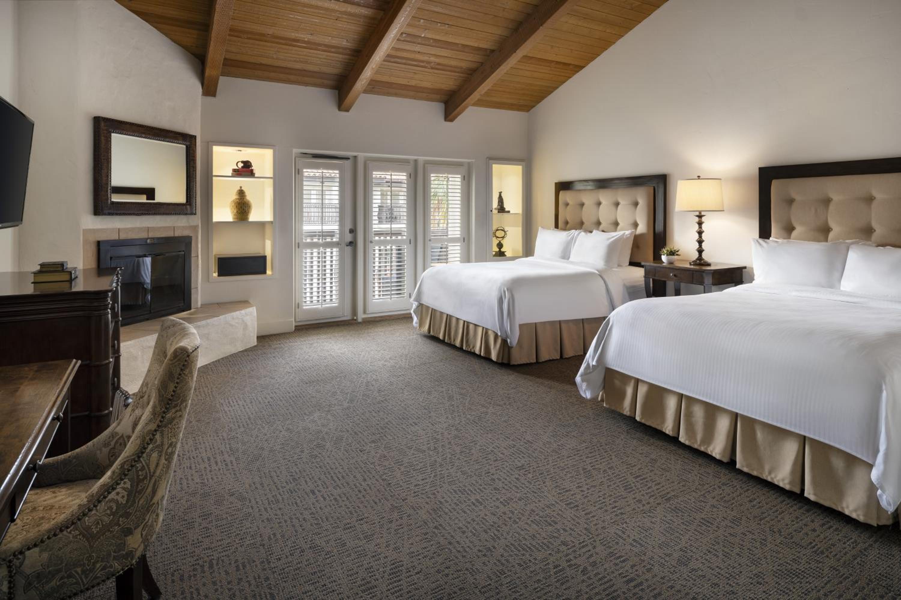 Queen Room with Two Queen Beds and Patio - Poolside