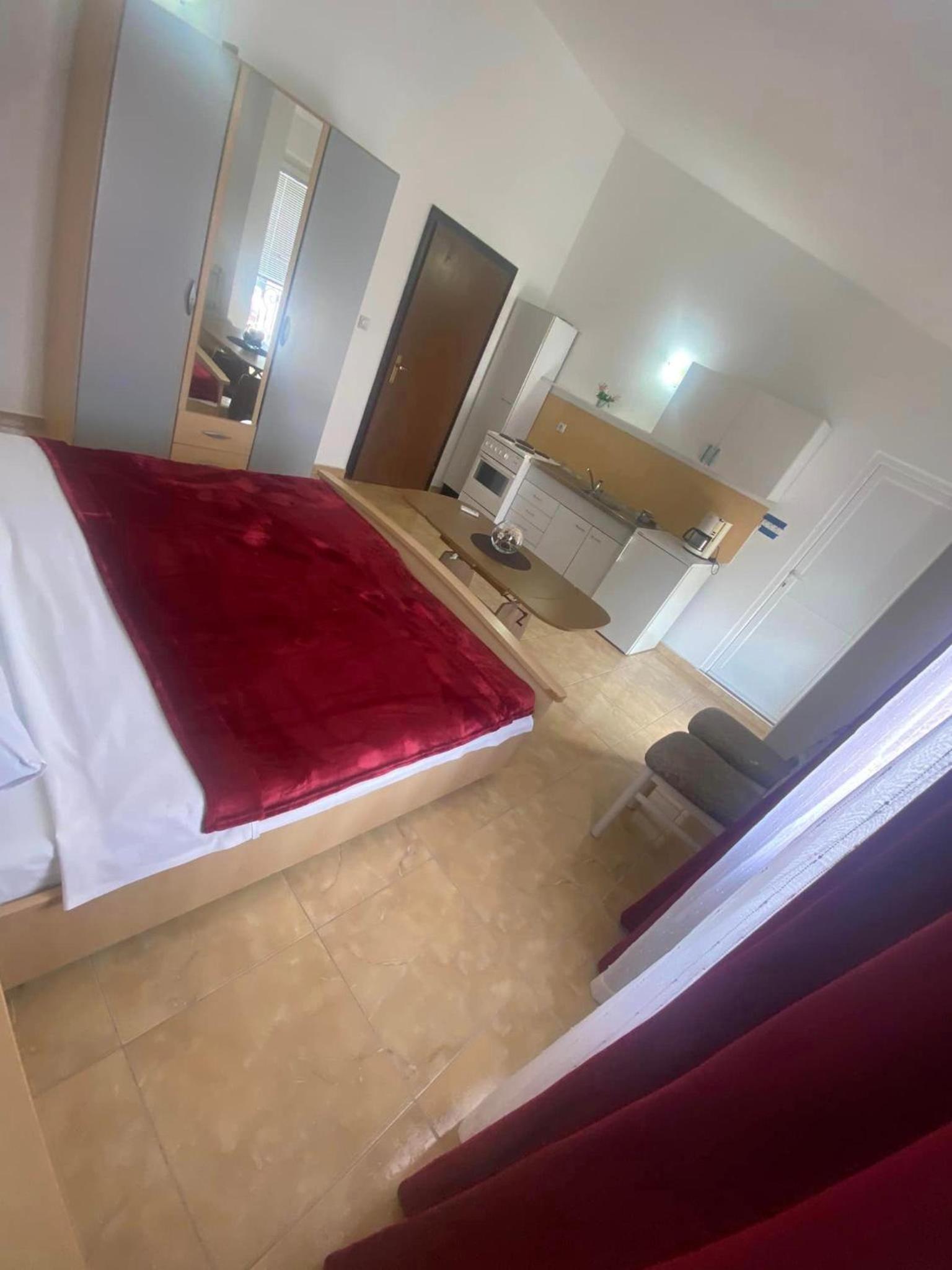 One-Bedroom Apartment photo 3