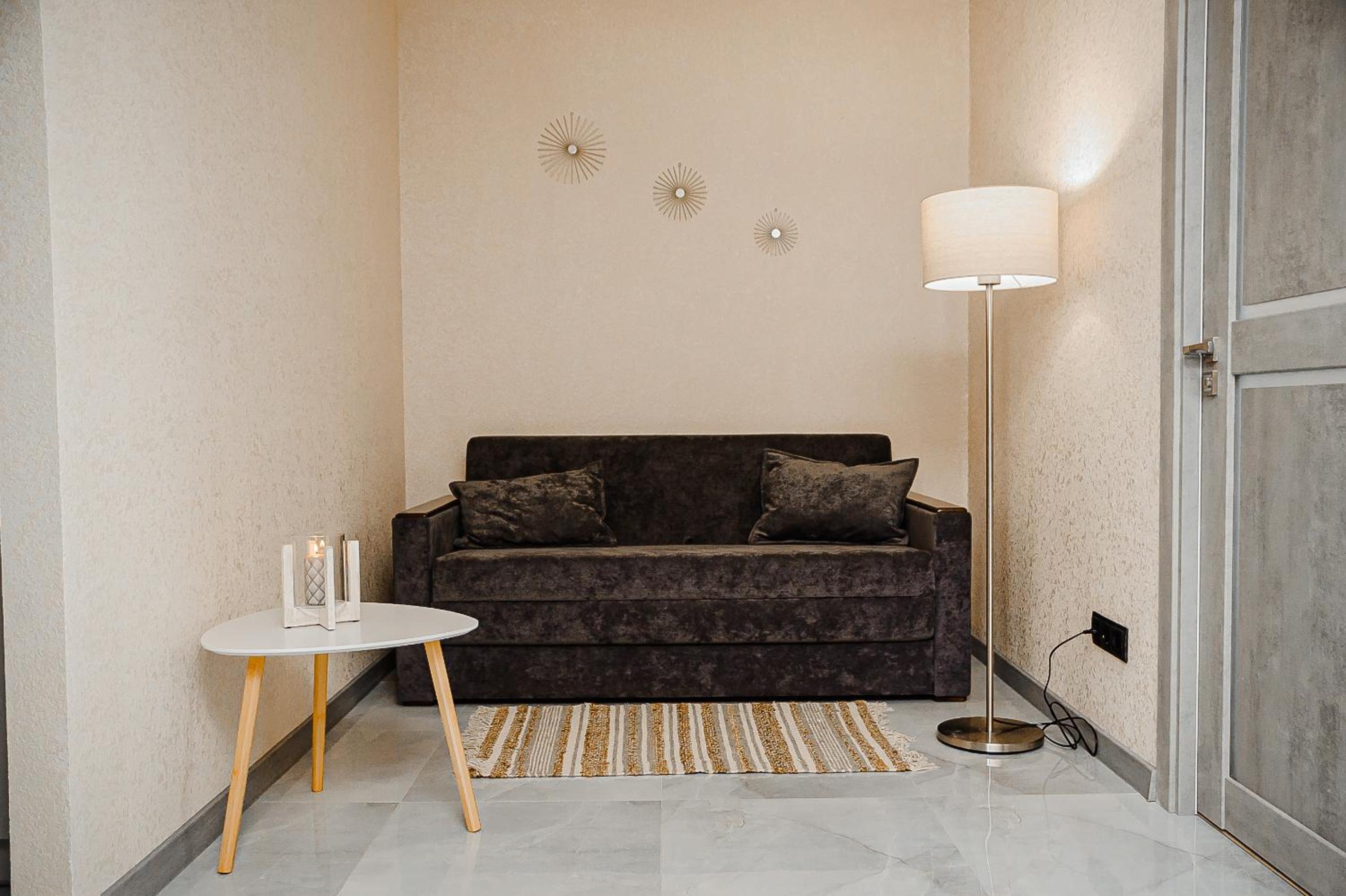 One-Bedroom Apartment photo 1