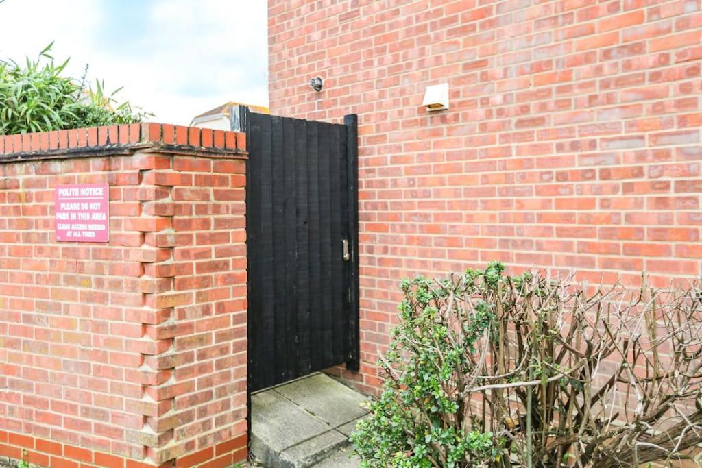 Three-Bedroom House photo 2