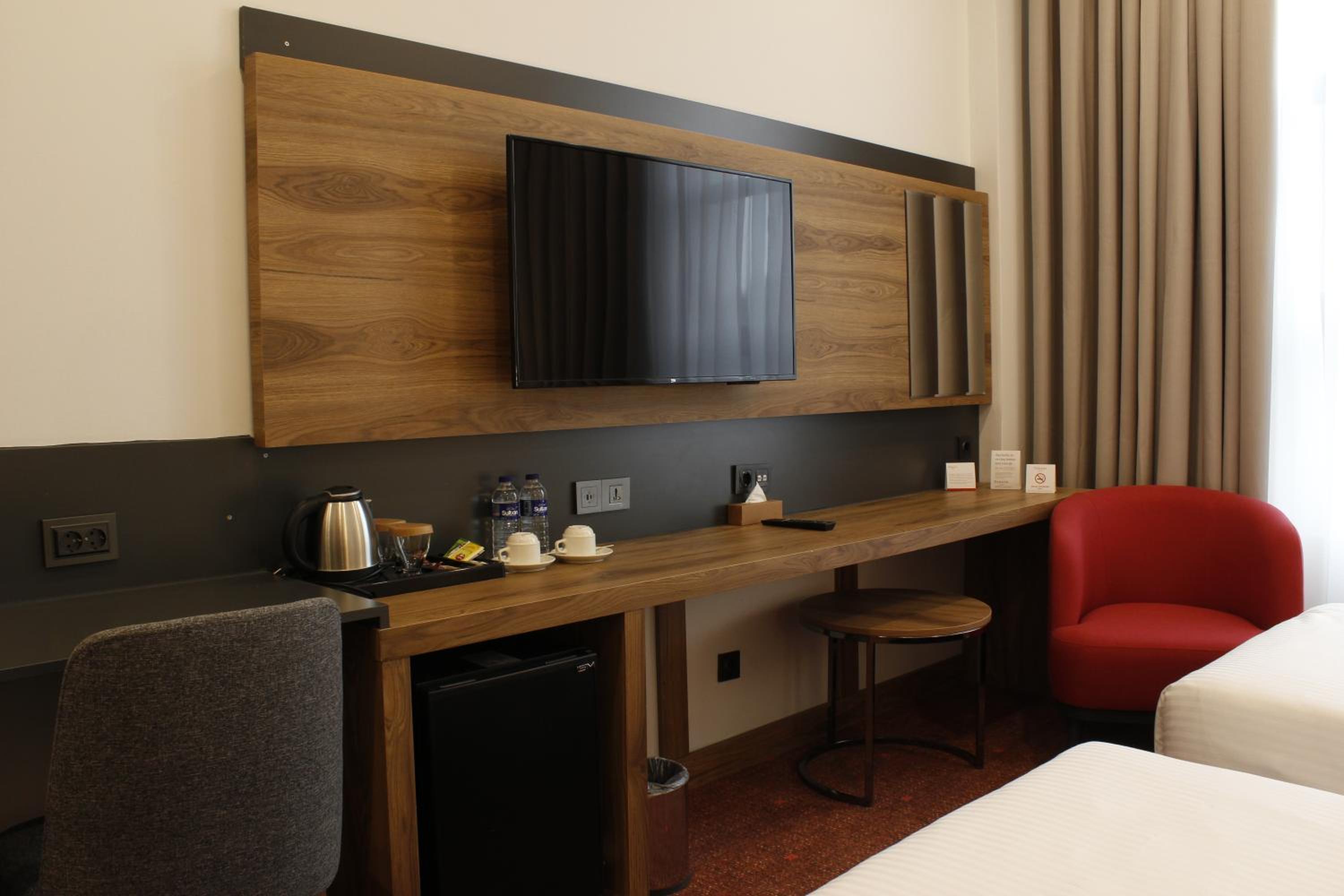 Twin Room - Non-Smoking - Photo 5