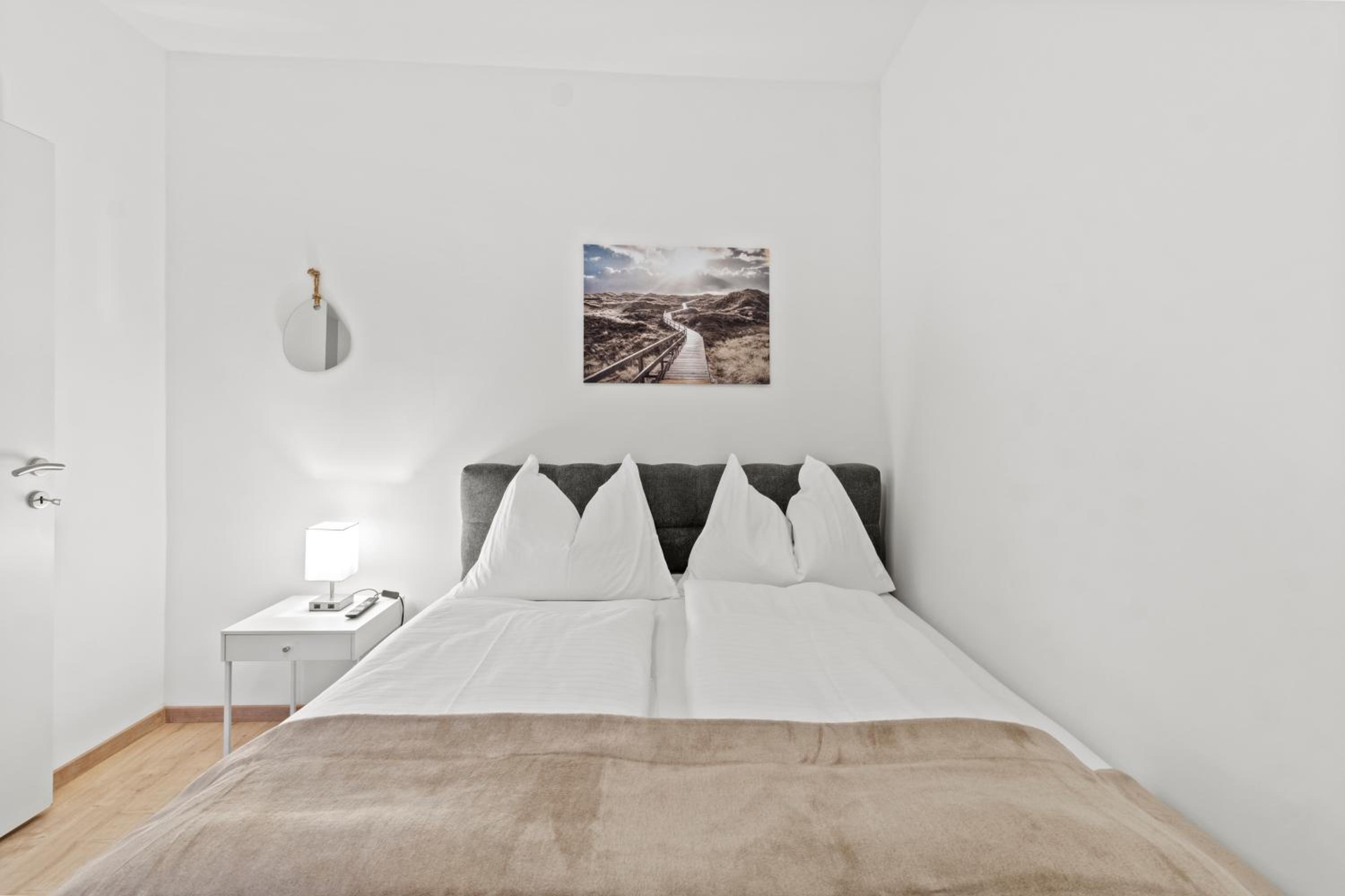 One-Bedroom Apartment photo 2