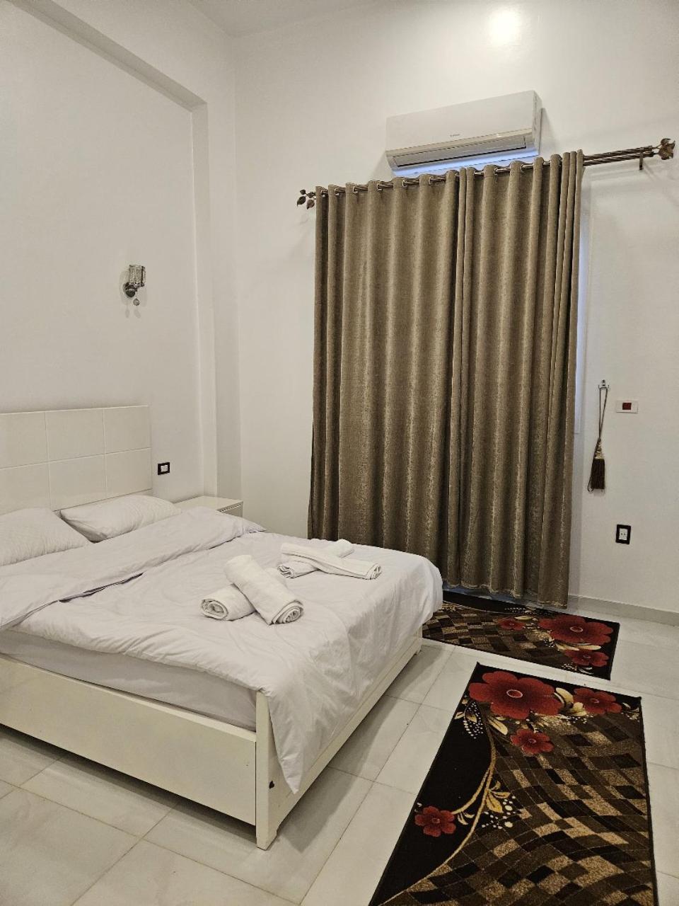 Twin Room with Private Bathroom photo 1