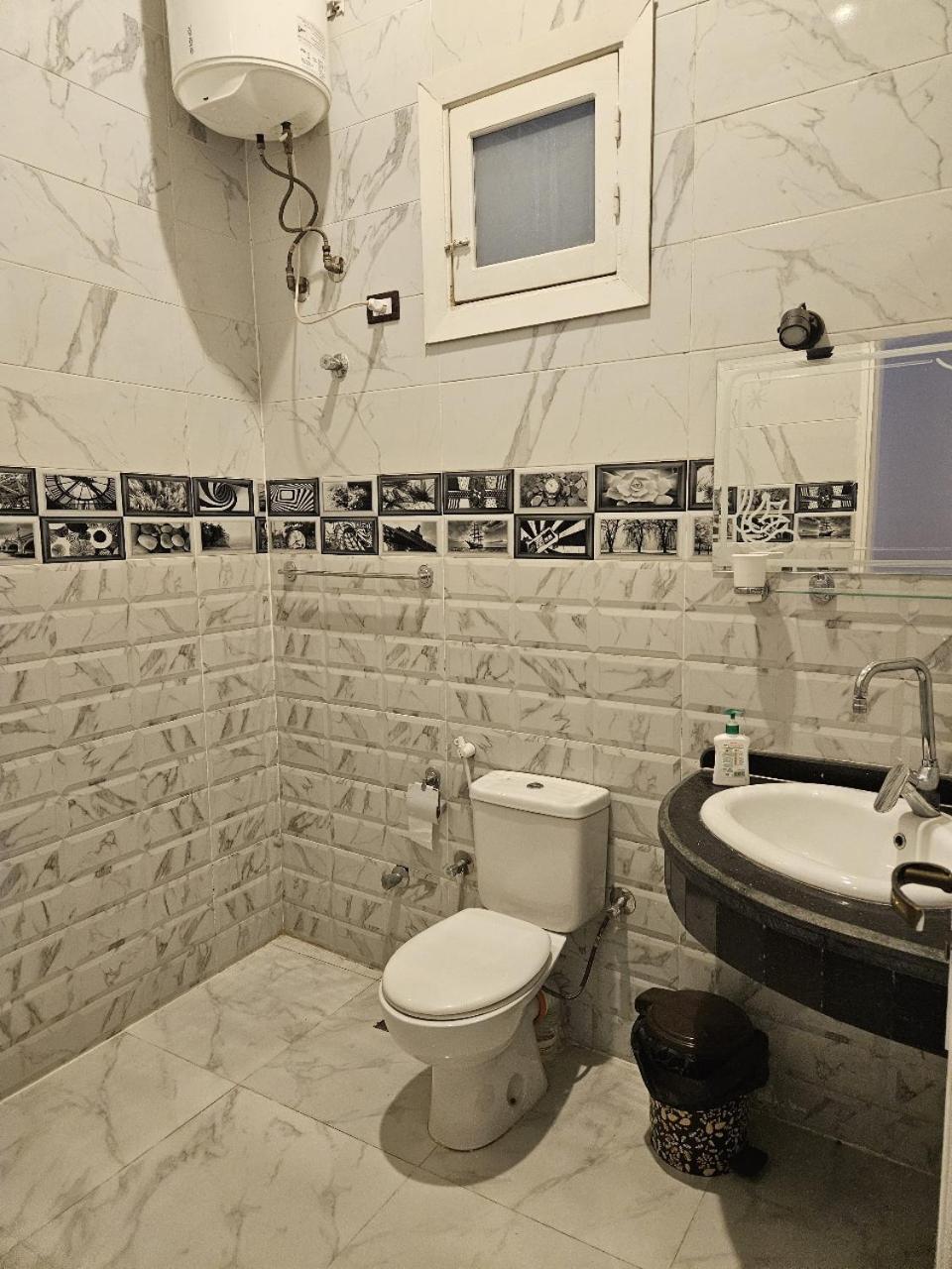 Single Room with Private Bathroom photo 3