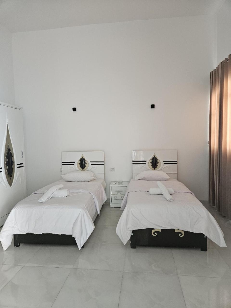 Twin Room with Private Bathroom photo 2