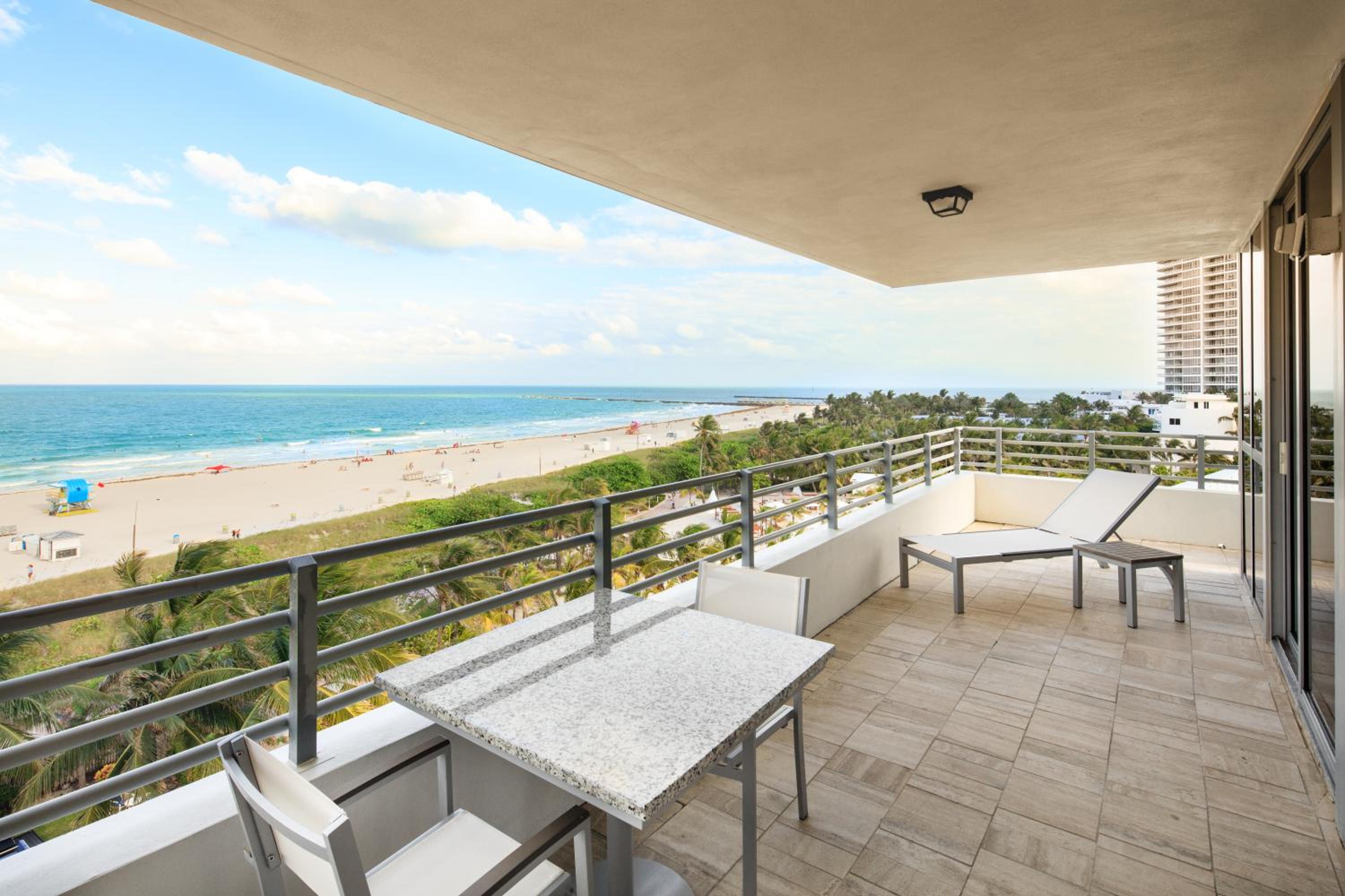 One-Bedroom King Suite - Oceanfront