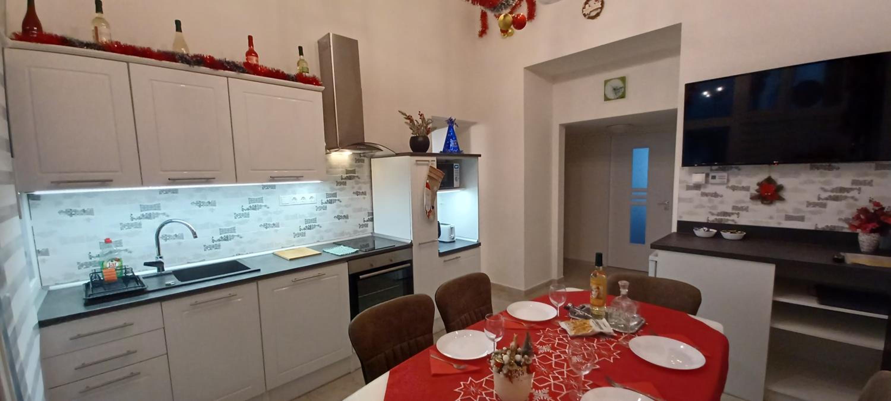 Two-Bedroom Apartment - Photo 32